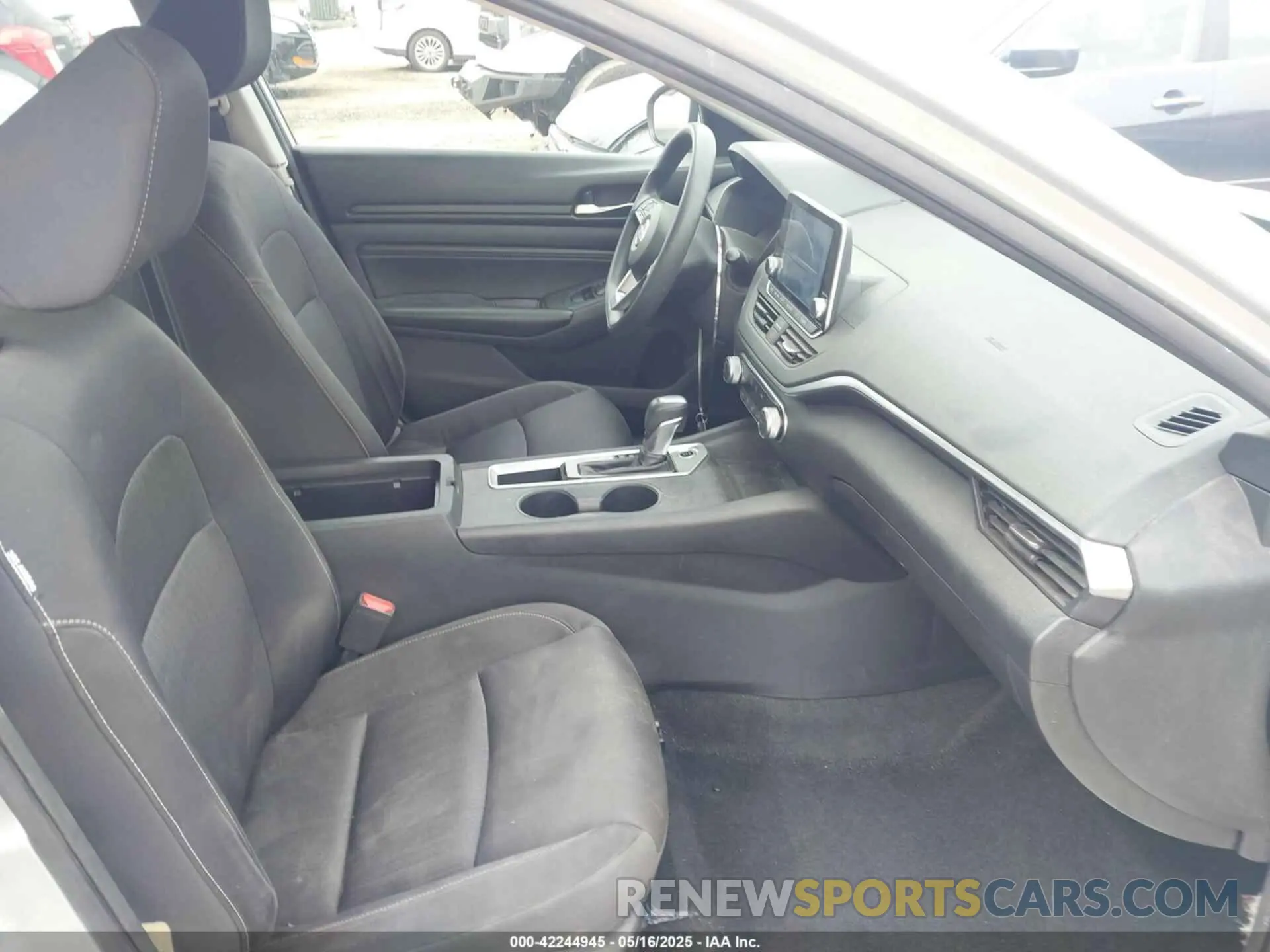 5 Photograph of a damaged car 1N4BL4BV6KC253993 NISSAN ALTIMA 2019
