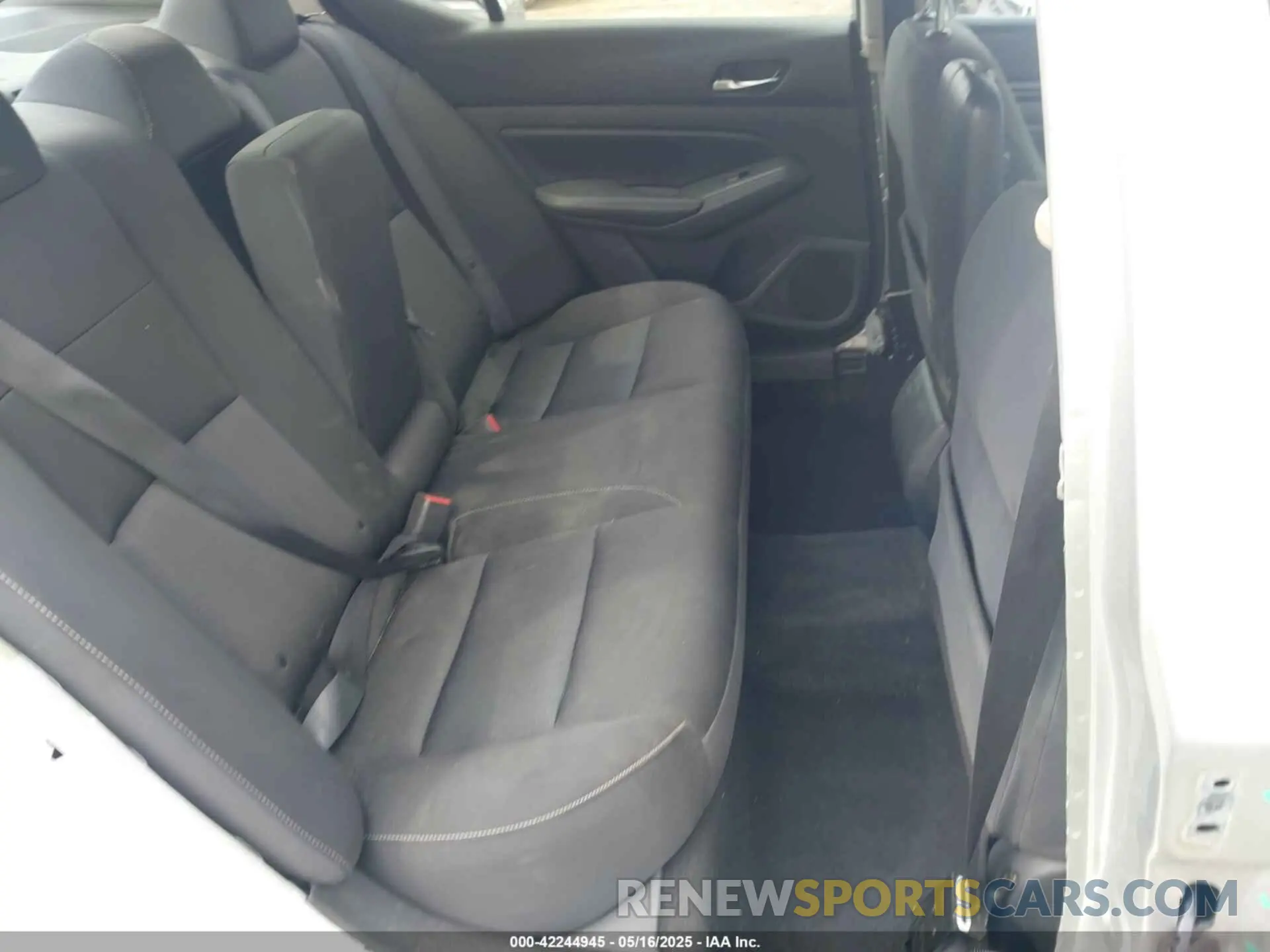 8 Photograph of a damaged car 1N4BL4BV6KC253993 NISSAN ALTIMA 2019