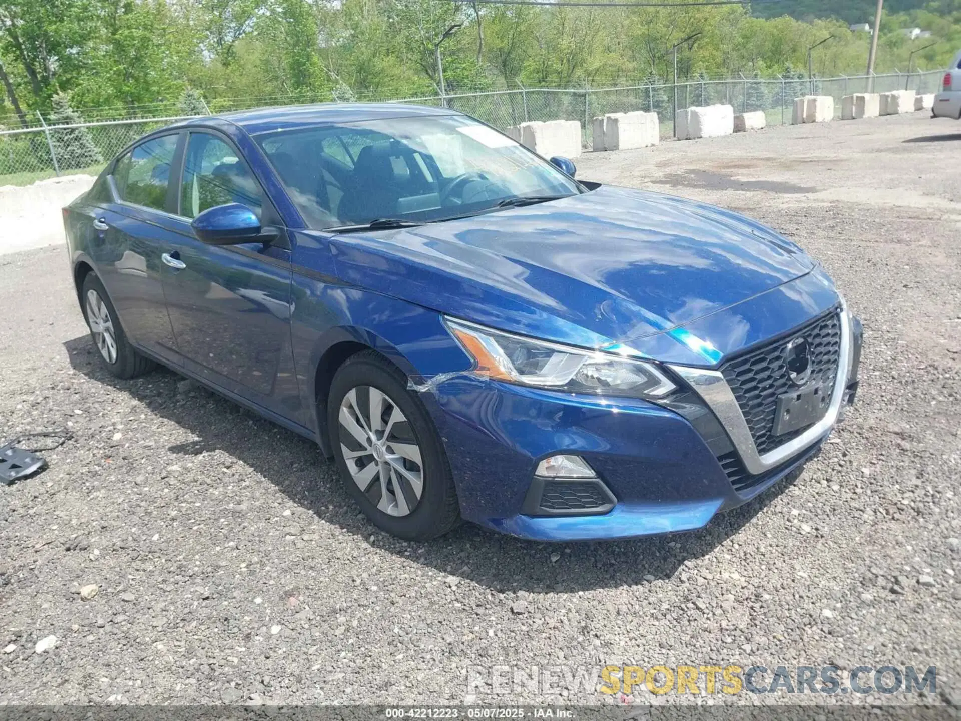 1 Photograph of a damaged car 1N4BL4BV8KC126338 NISSAN ALTIMA 2019