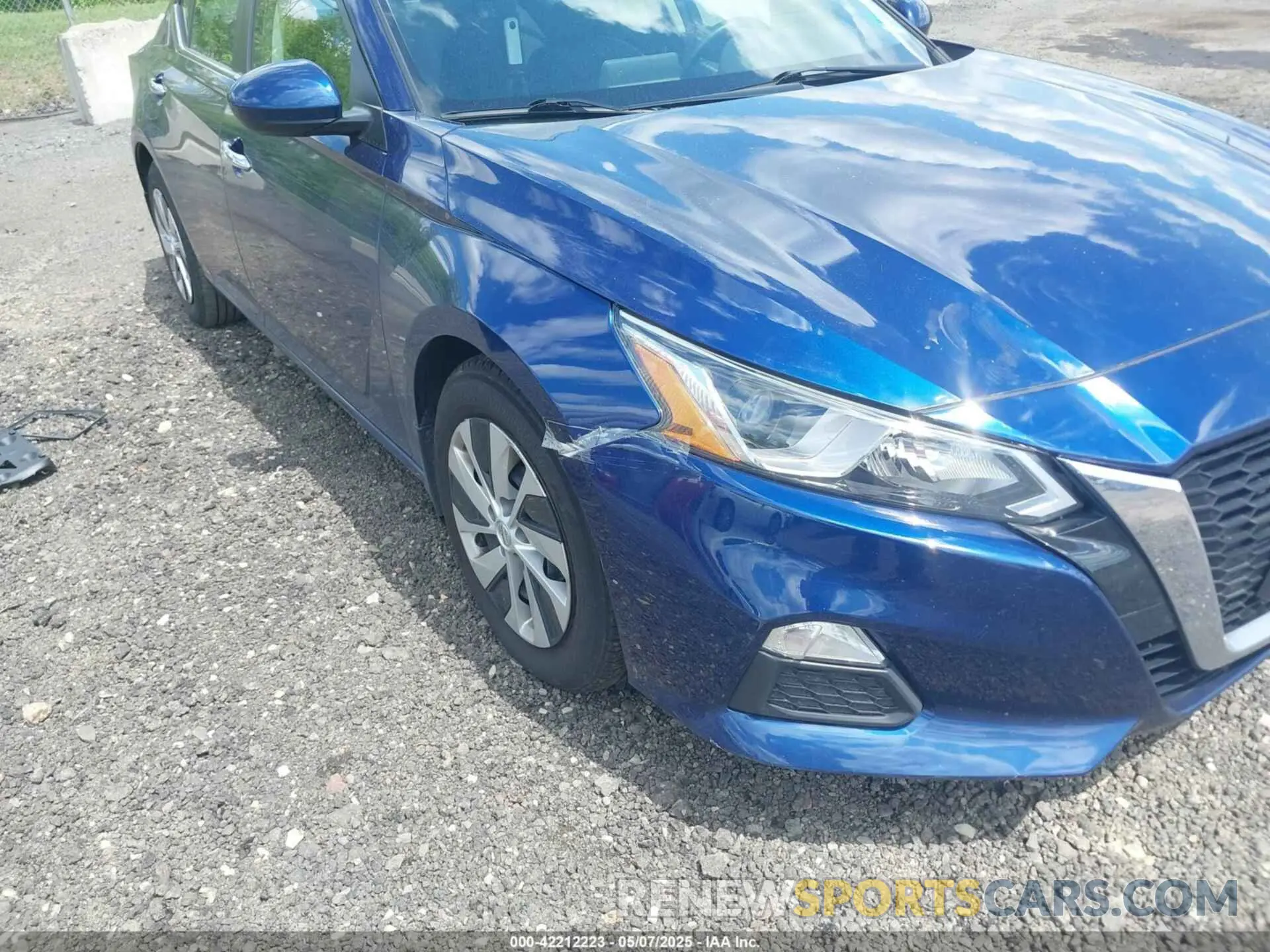 17 Photograph of a damaged car 1N4BL4BV8KC126338 NISSAN ALTIMA 2019