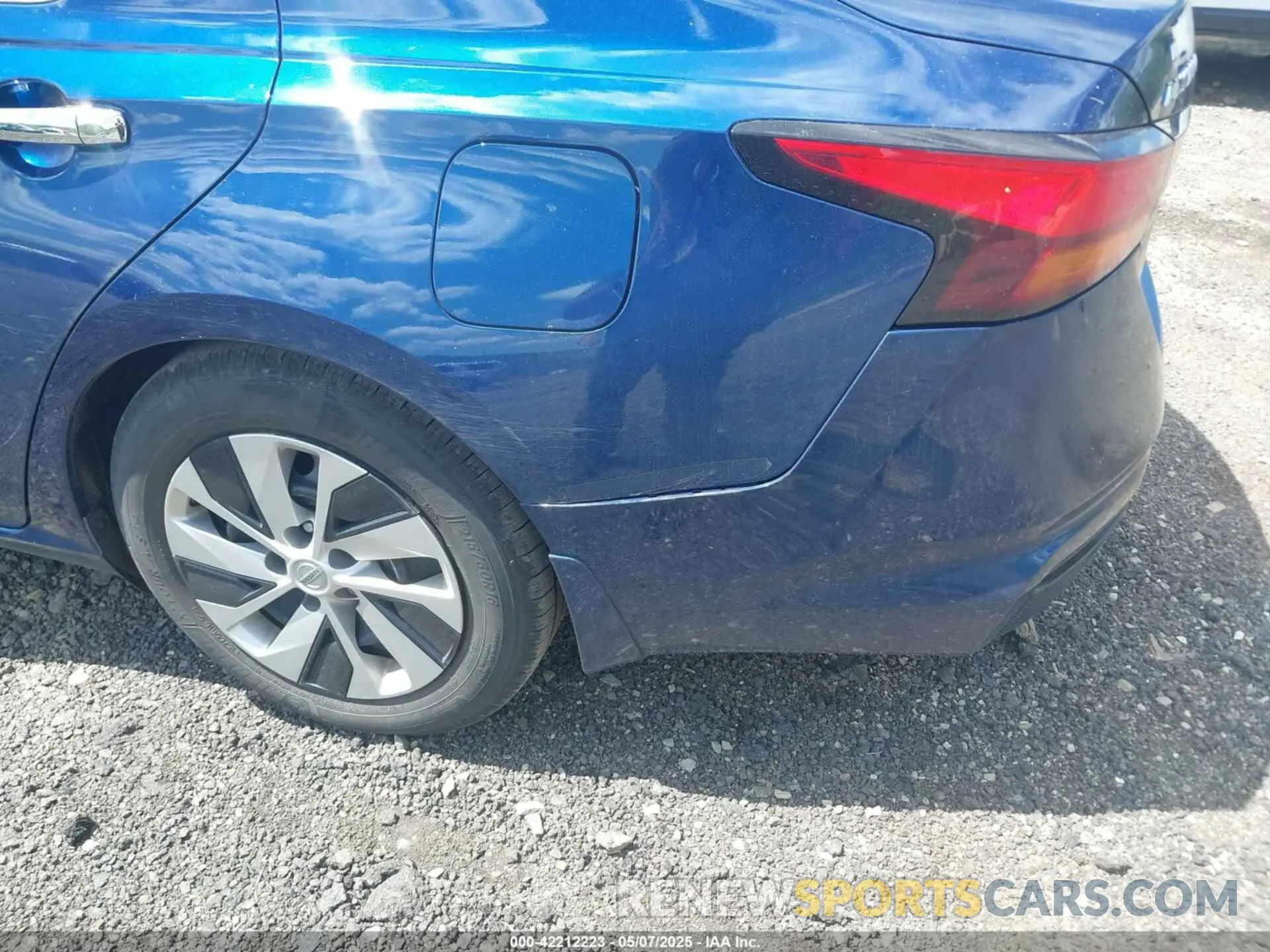 18 Photograph of a damaged car 1N4BL4BV8KC126338 NISSAN ALTIMA 2019