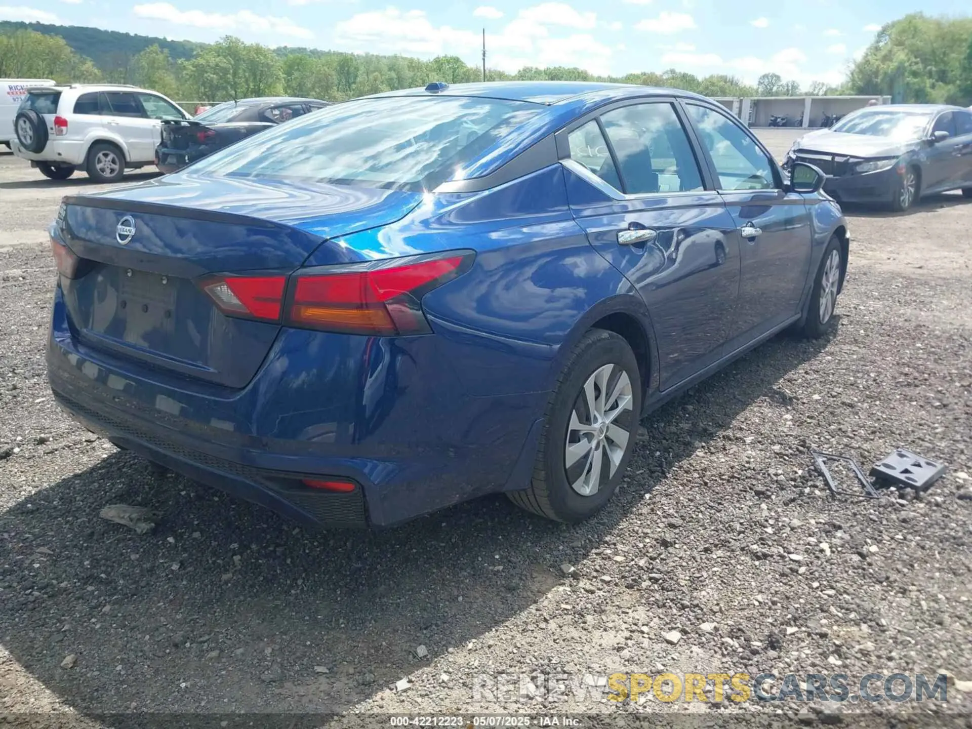 4 Photograph of a damaged car 1N4BL4BV8KC126338 NISSAN ALTIMA 2019