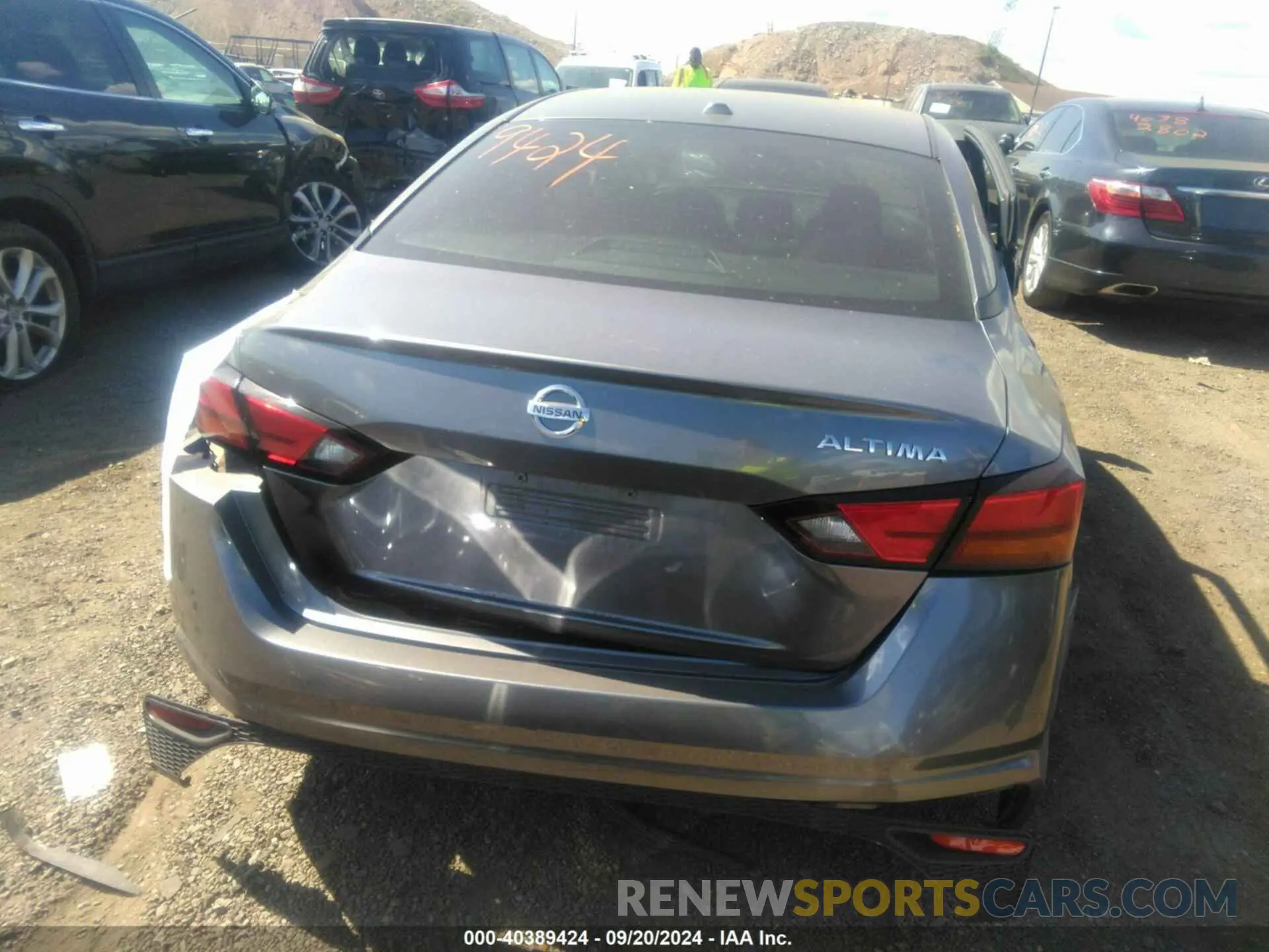 19 Photograph of a damaged car 1N4BL4BV8KN322462 NISSAN ALTIMA 2019