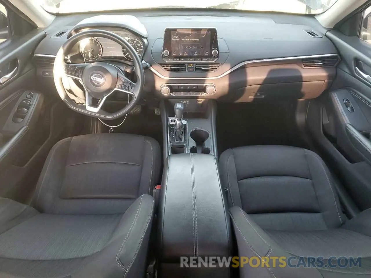 8 Photograph of a damaged car 1N4BL4BV9KC210541 NISSAN ALTIMA 2019