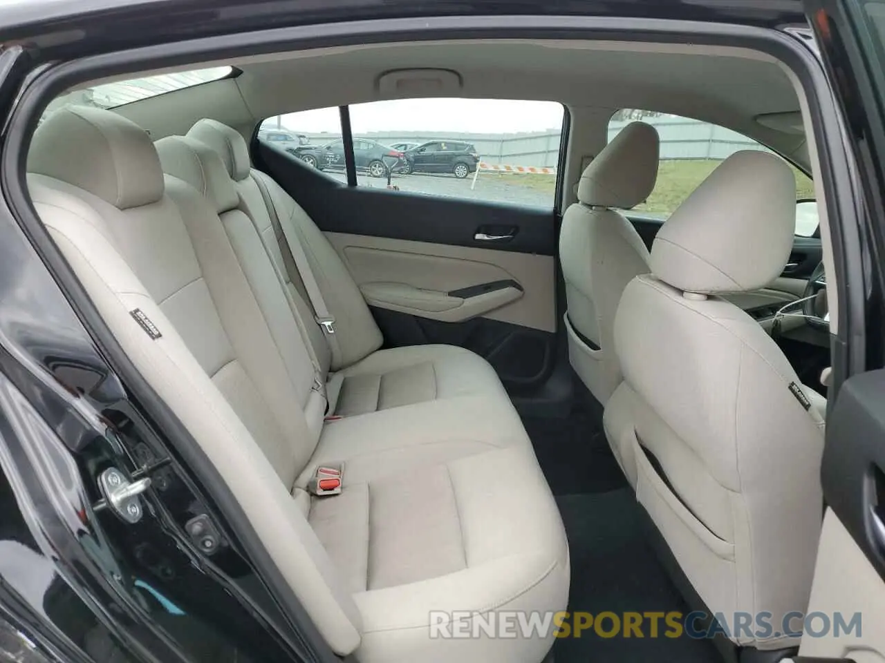 10 Photograph of a damaged car 1N4BL4BV9KC248870 NISSAN ALTIMA 2019
