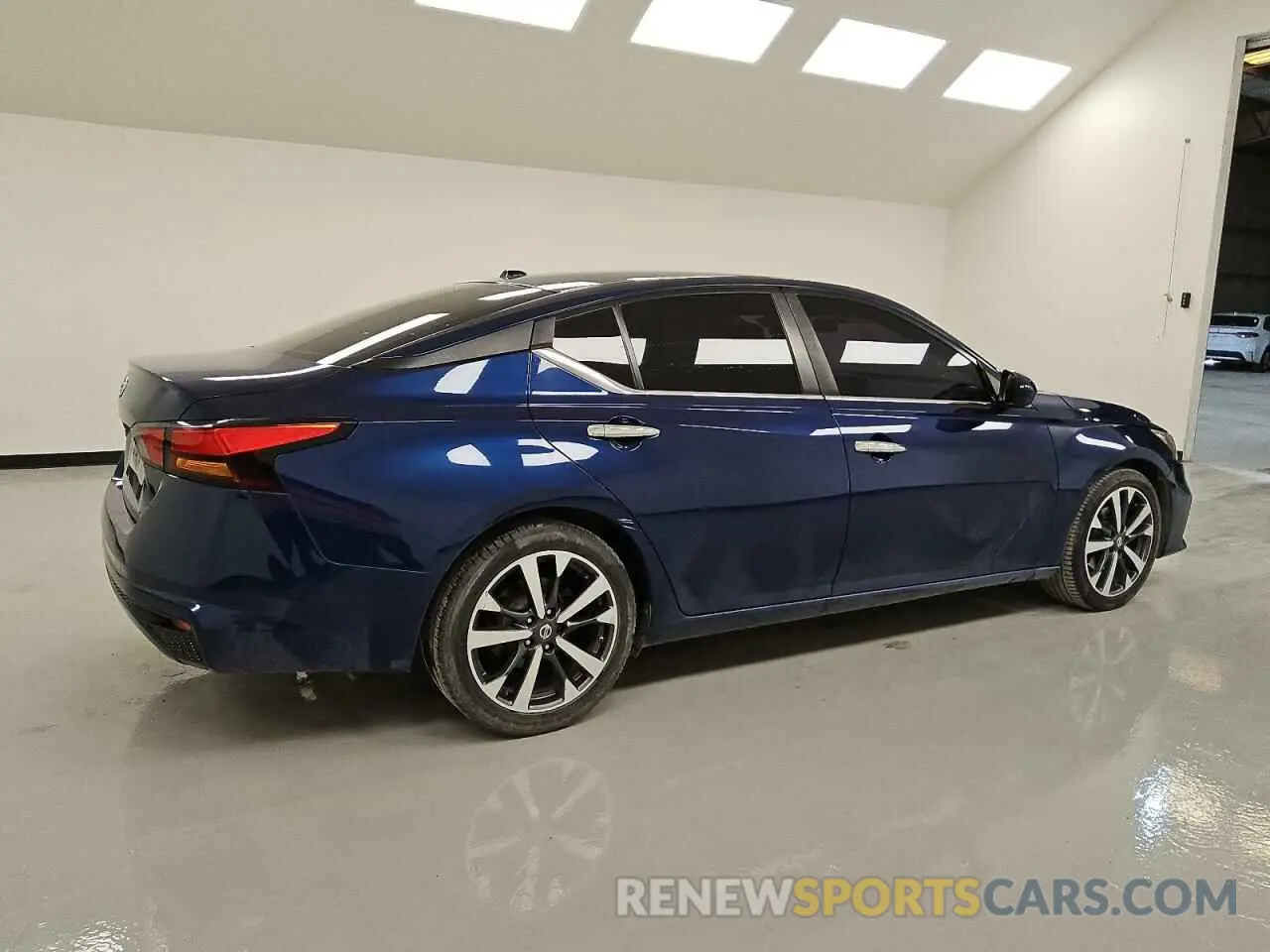 3 Photograph of a damaged car 1N4BL4BVXKC132187 NISSAN ALTIMA 2019
