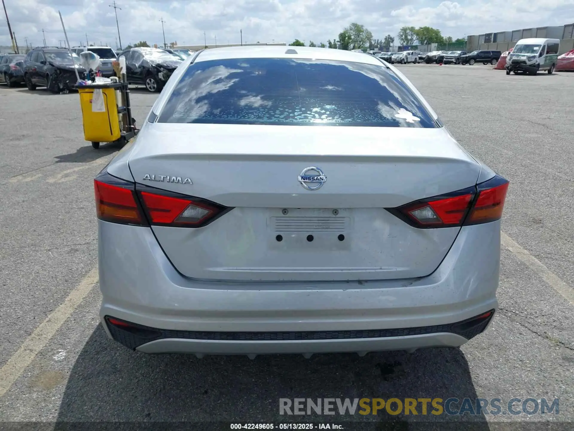 17 Photograph of a damaged car 1N4BL4BVXKN313732 NISSAN ALTIMA 2019