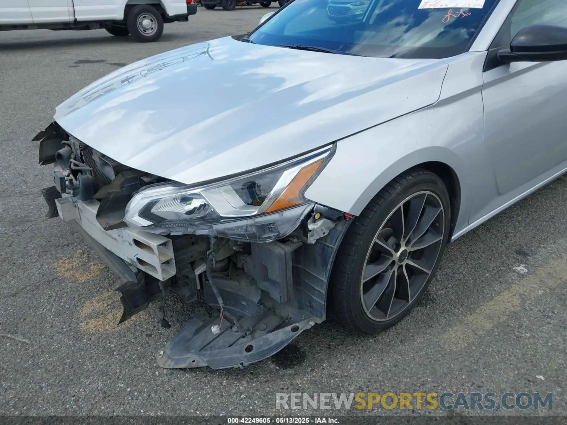 19 Photograph of a damaged car 1N4BL4BVXKN313732 NISSAN ALTIMA 2019