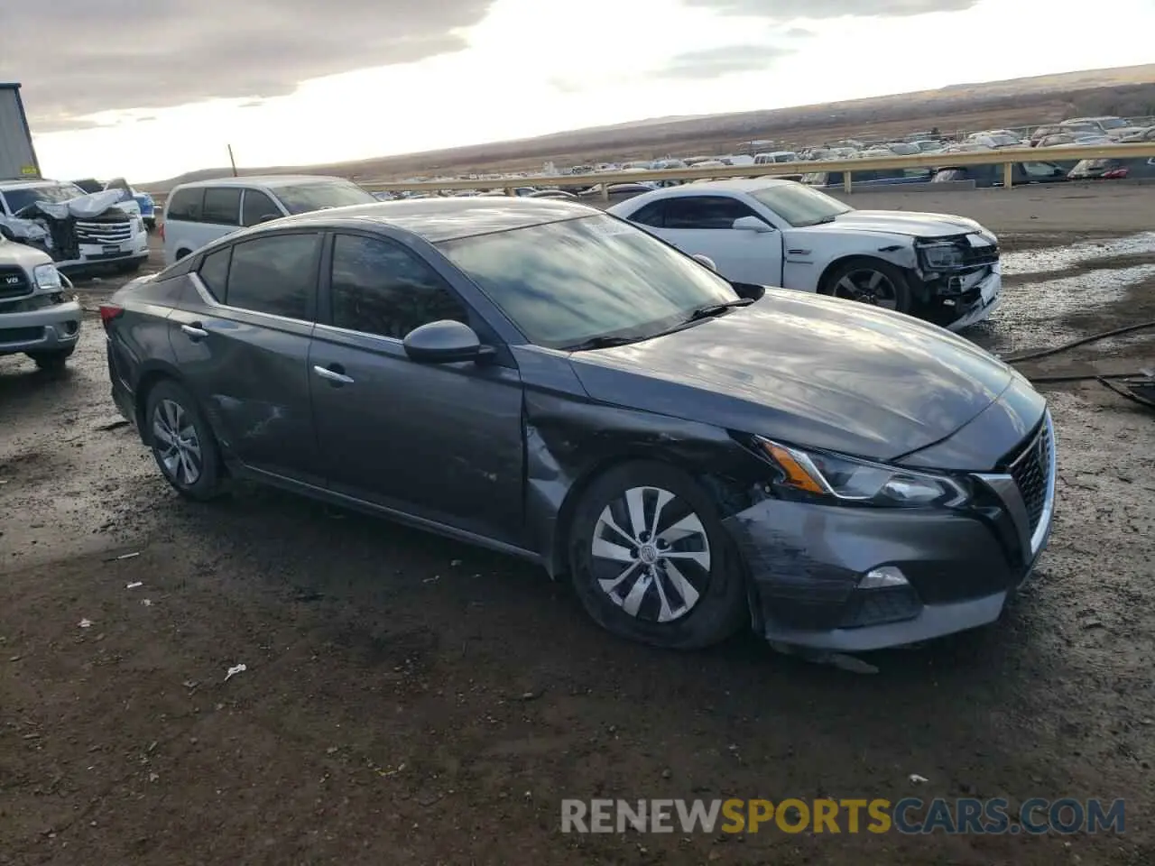 4 Photograph of a damaged car 1N4BL4BW1KC195719 NISSAN ALTIMA 2019