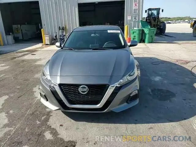 13 Photograph of a damaged car 1N4BL4BW6KC139940 NISSAN ALTIMA 2019