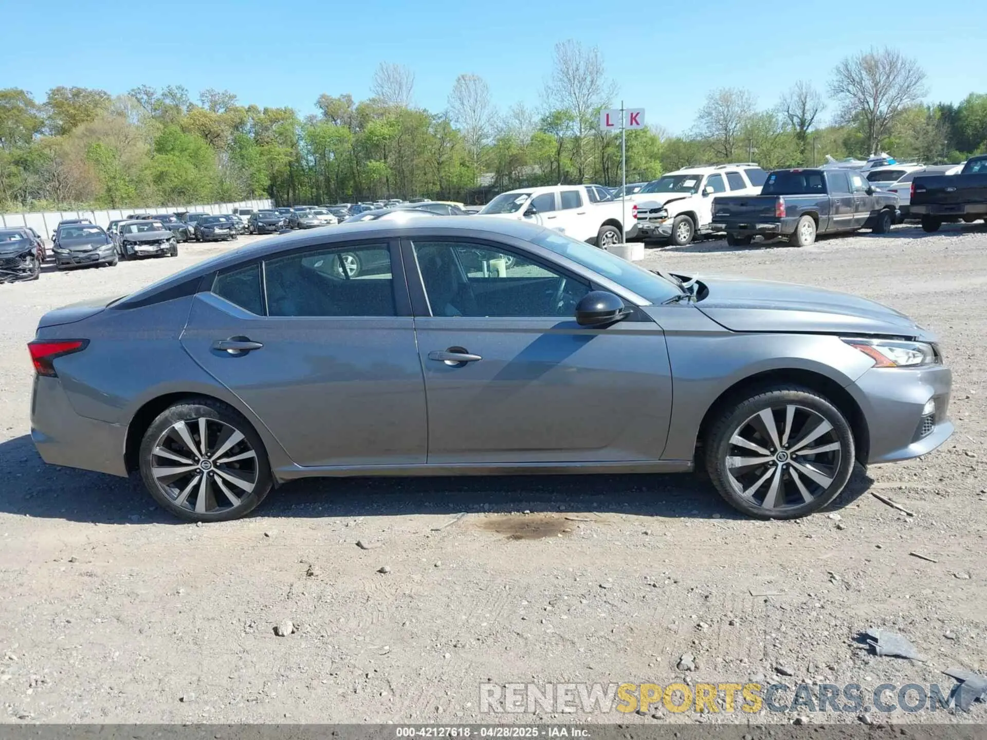 13 Photograph of a damaged car 1N4BL4CV0KC113145 NISSAN ALTIMA 2019