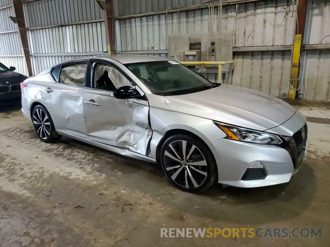 4 Photograph of a damaged car 1N4BL4CV0KC197015 NISSAN ALTIMA 2019