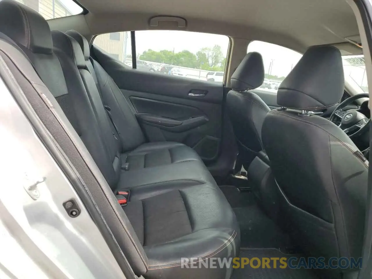 10 Photograph of a damaged car 1N4BL4CV1KC171300 NISSAN ALTIMA 2019
