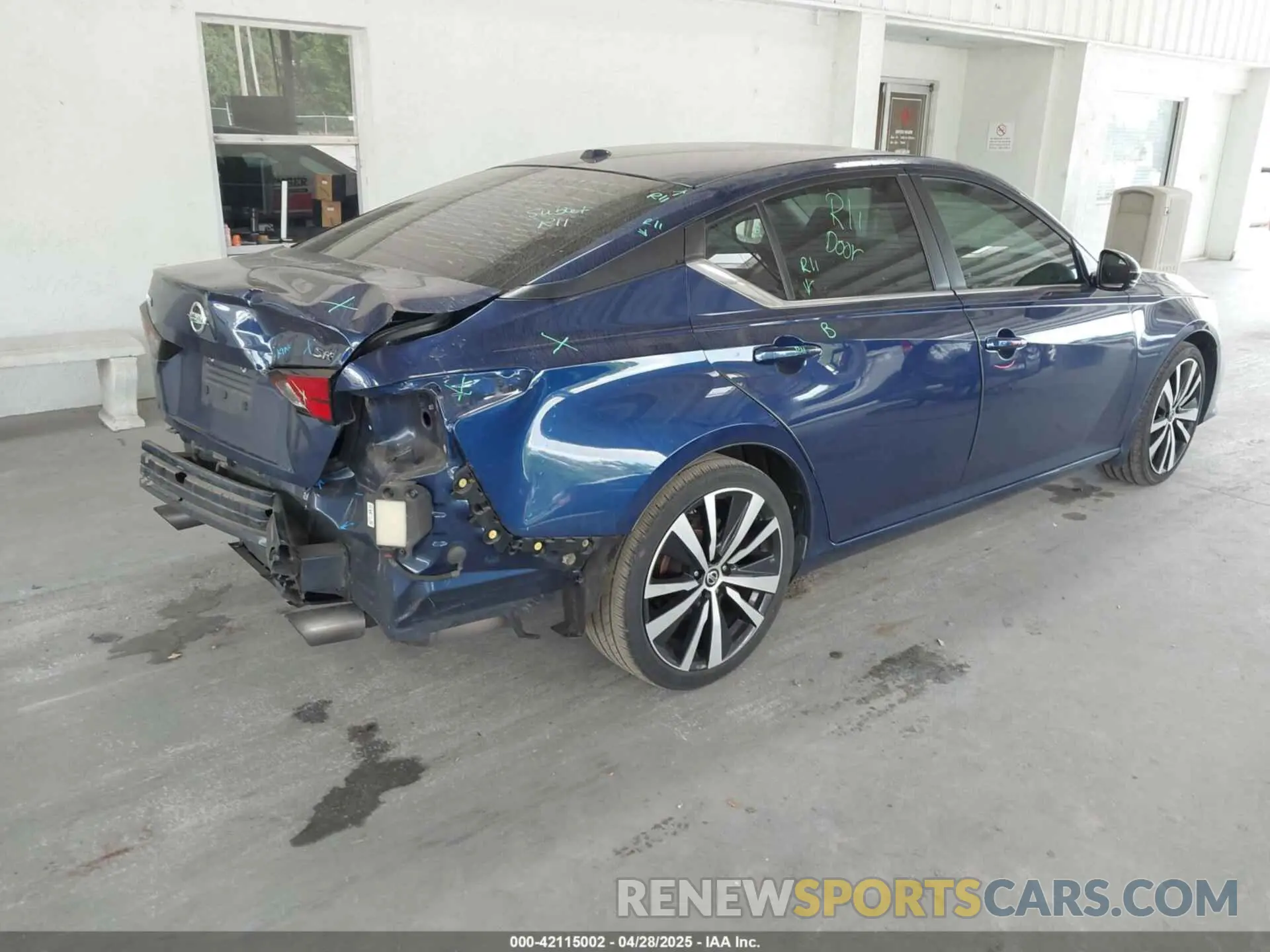 4 Photograph of a damaged car 1N4BL4CV1KC219071 NISSAN ALTIMA 2019