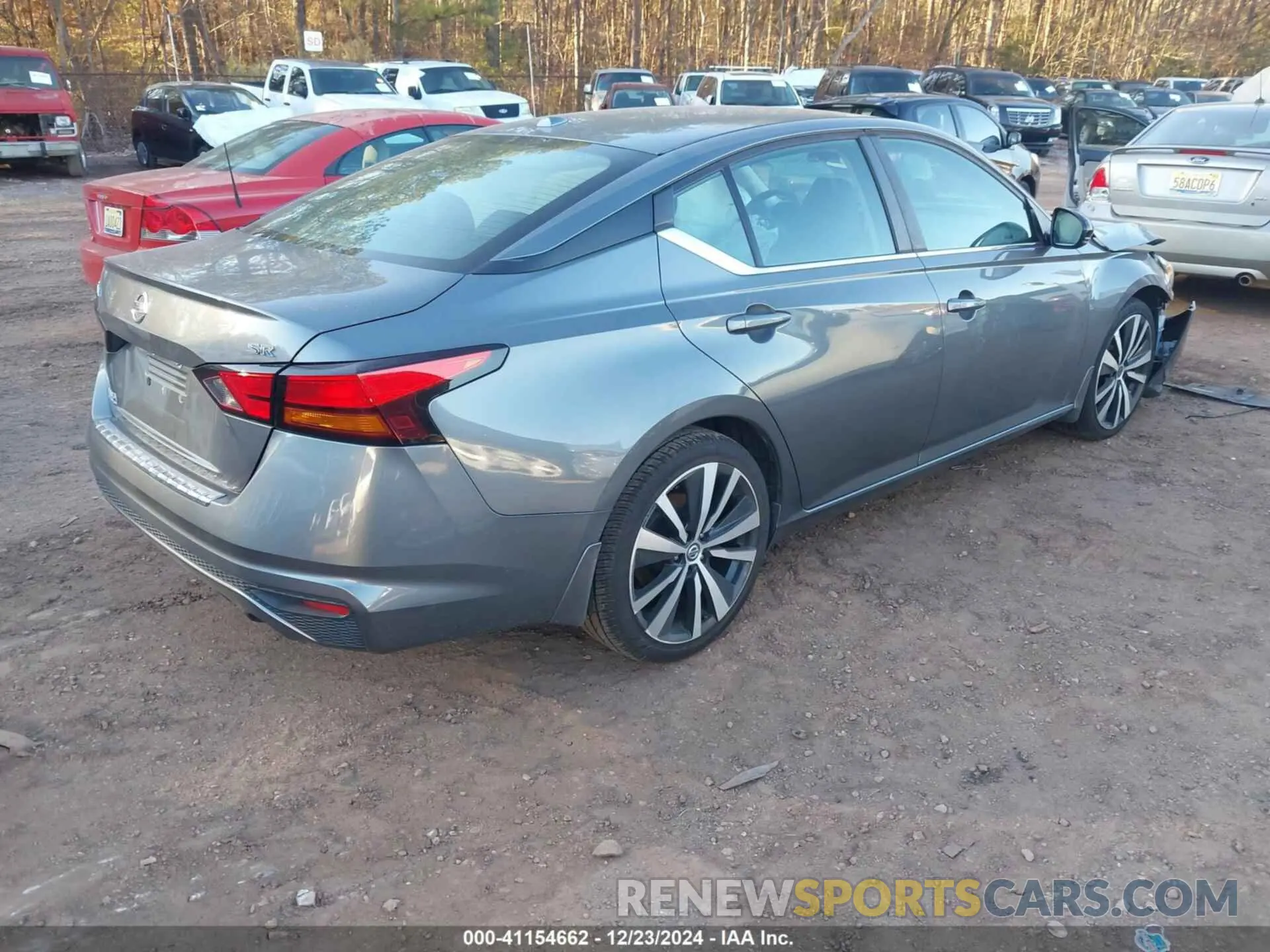 4 Photograph of a damaged car 1N4BL4CV1KN311768 NISSAN ALTIMA 2019