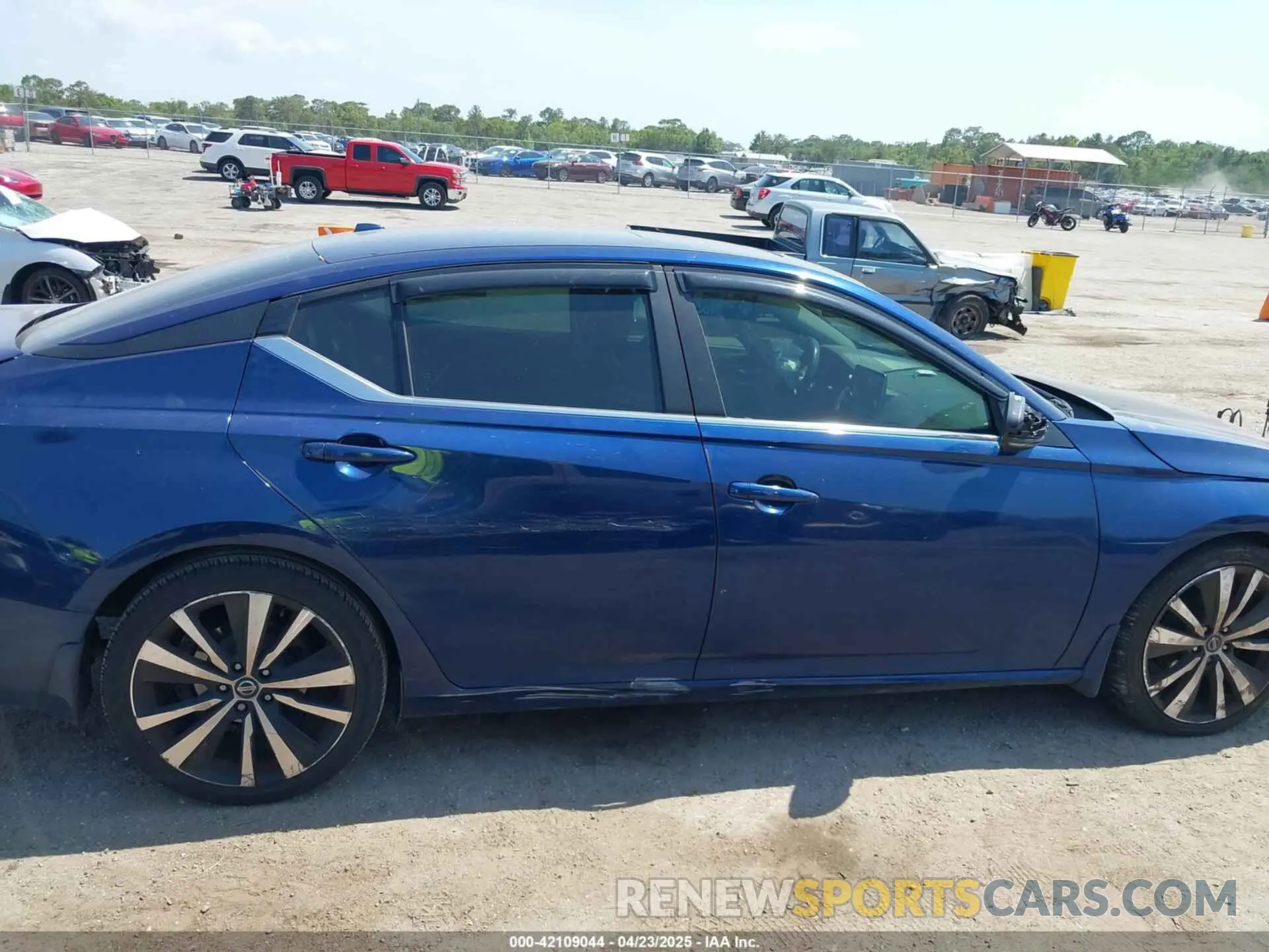14 Photograph of a damaged car 1N4BL4CV2KC137950 NISSAN ALTIMA 2019