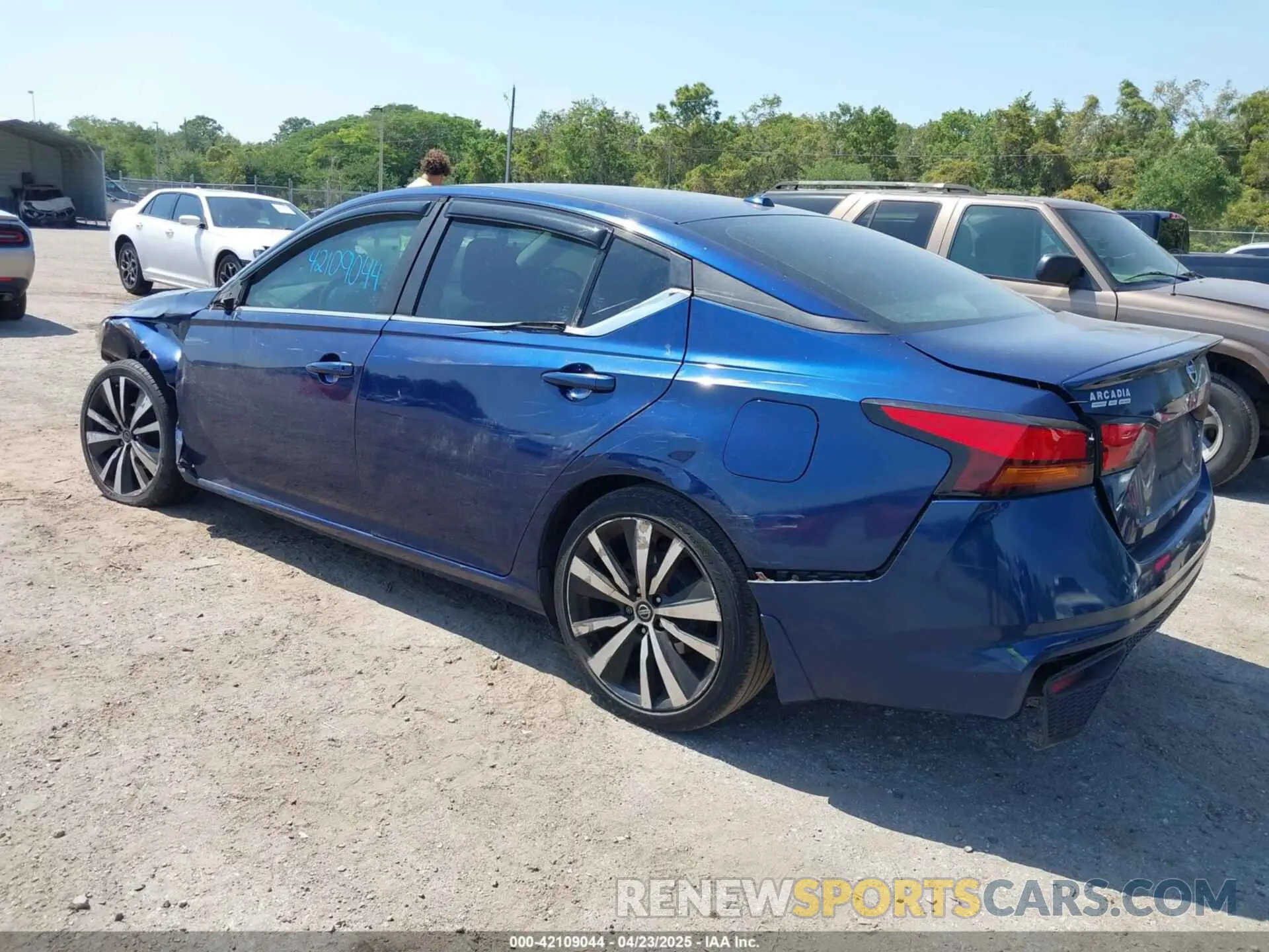 3 Photograph of a damaged car 1N4BL4CV2KC137950 NISSAN ALTIMA 2019
