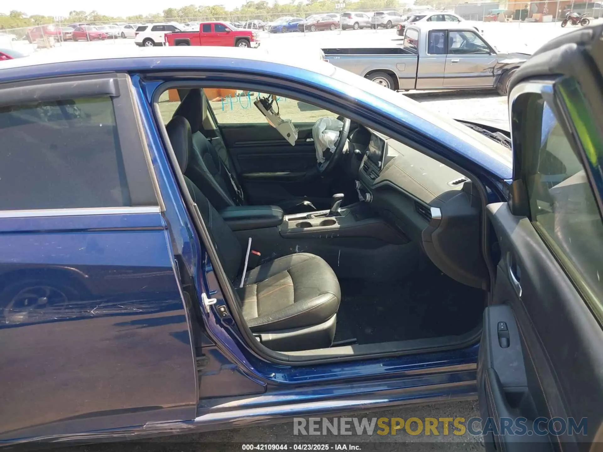 5 Photograph of a damaged car 1N4BL4CV2KC137950 NISSAN ALTIMA 2019