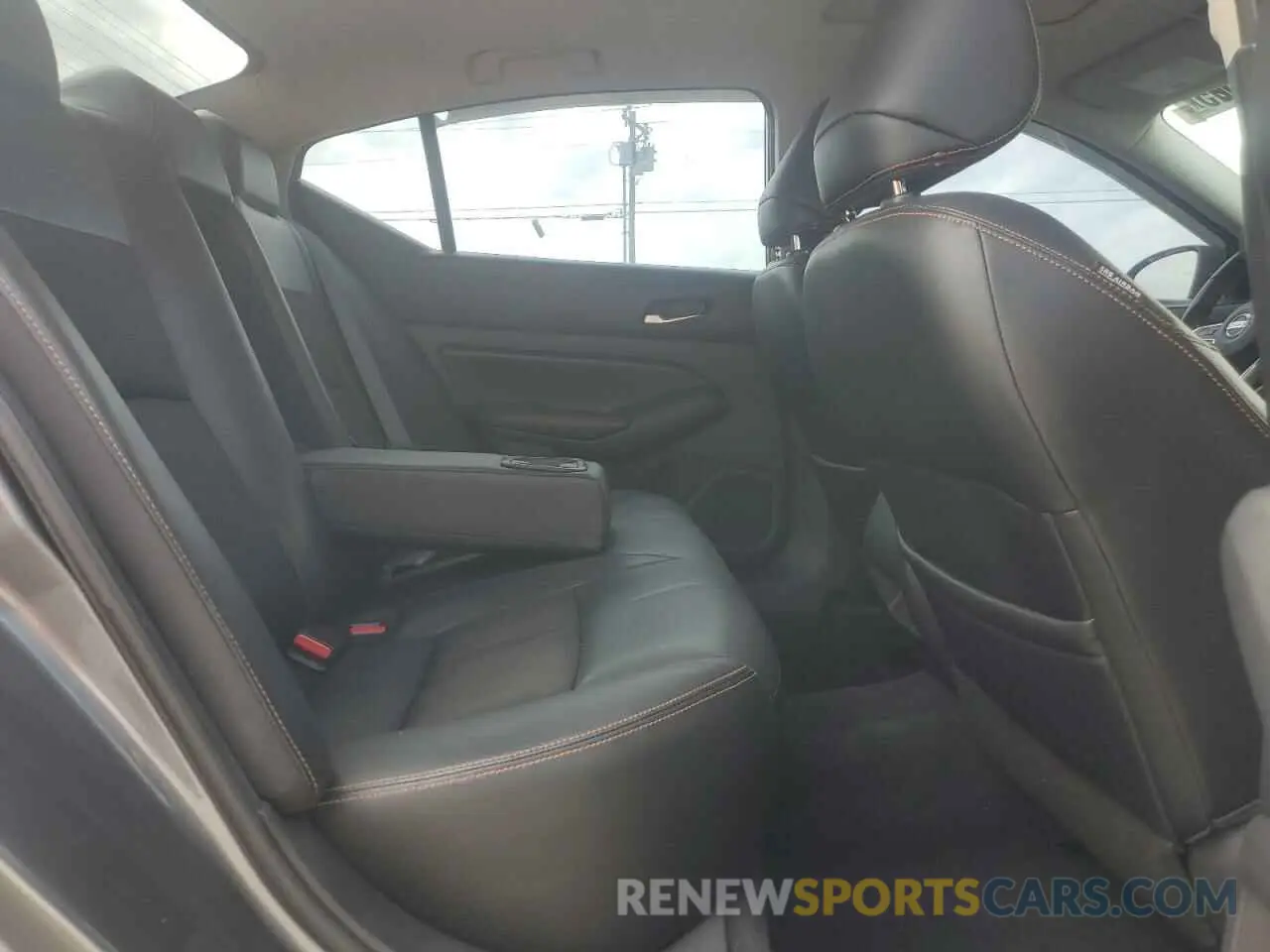 10 Photograph of a damaged car 1N4BL4CV2KC165098 NISSAN ALTIMA 2019