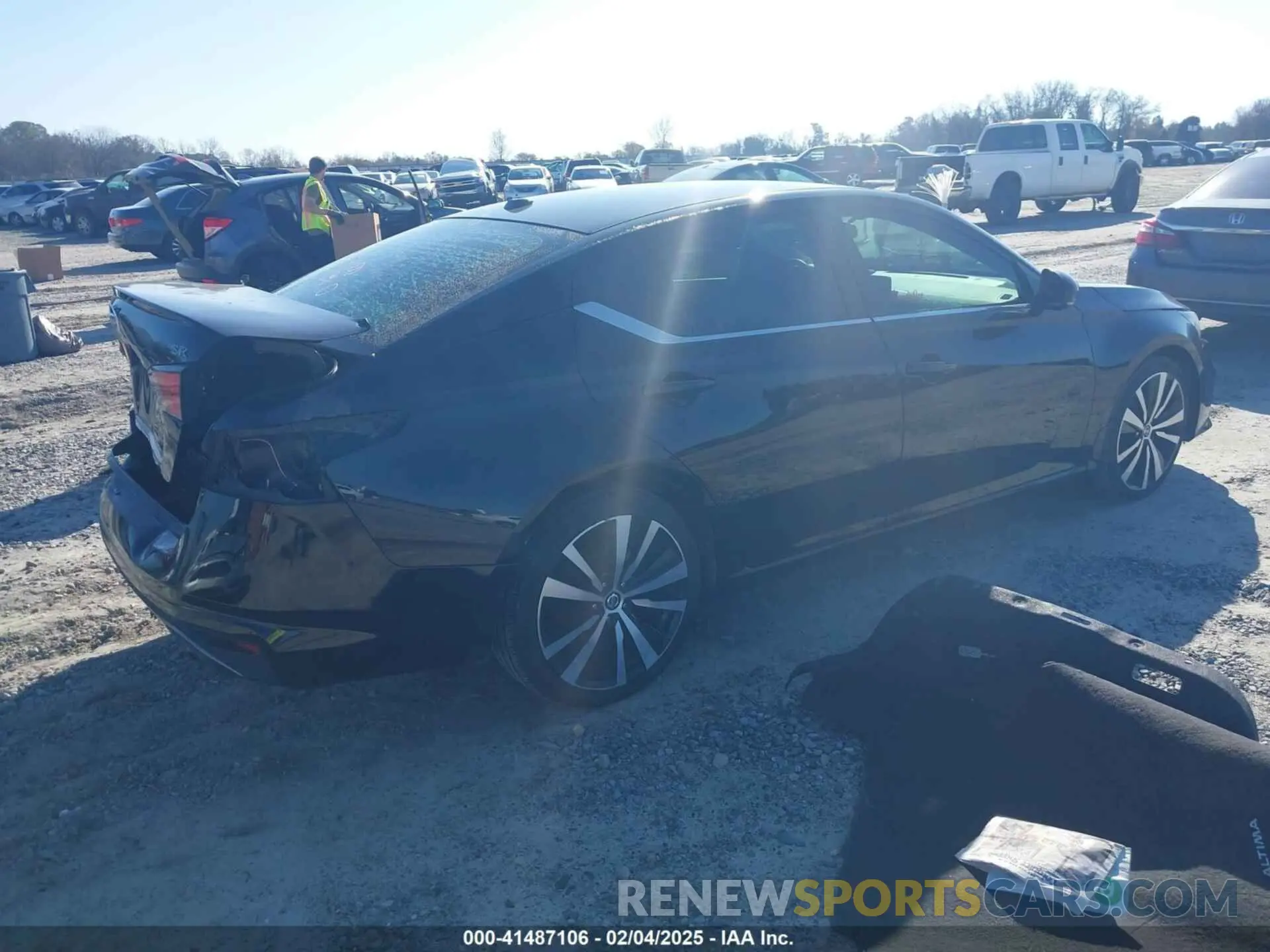 4 Photograph of a damaged car 1N4BL4CV2KC219113 NISSAN ALTIMA 2019