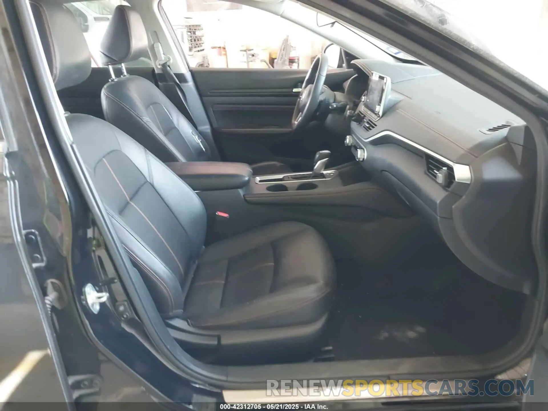 5 Photograph of a damaged car 1N4BL4CV2KN320527 NISSAN ALTIMA 2019