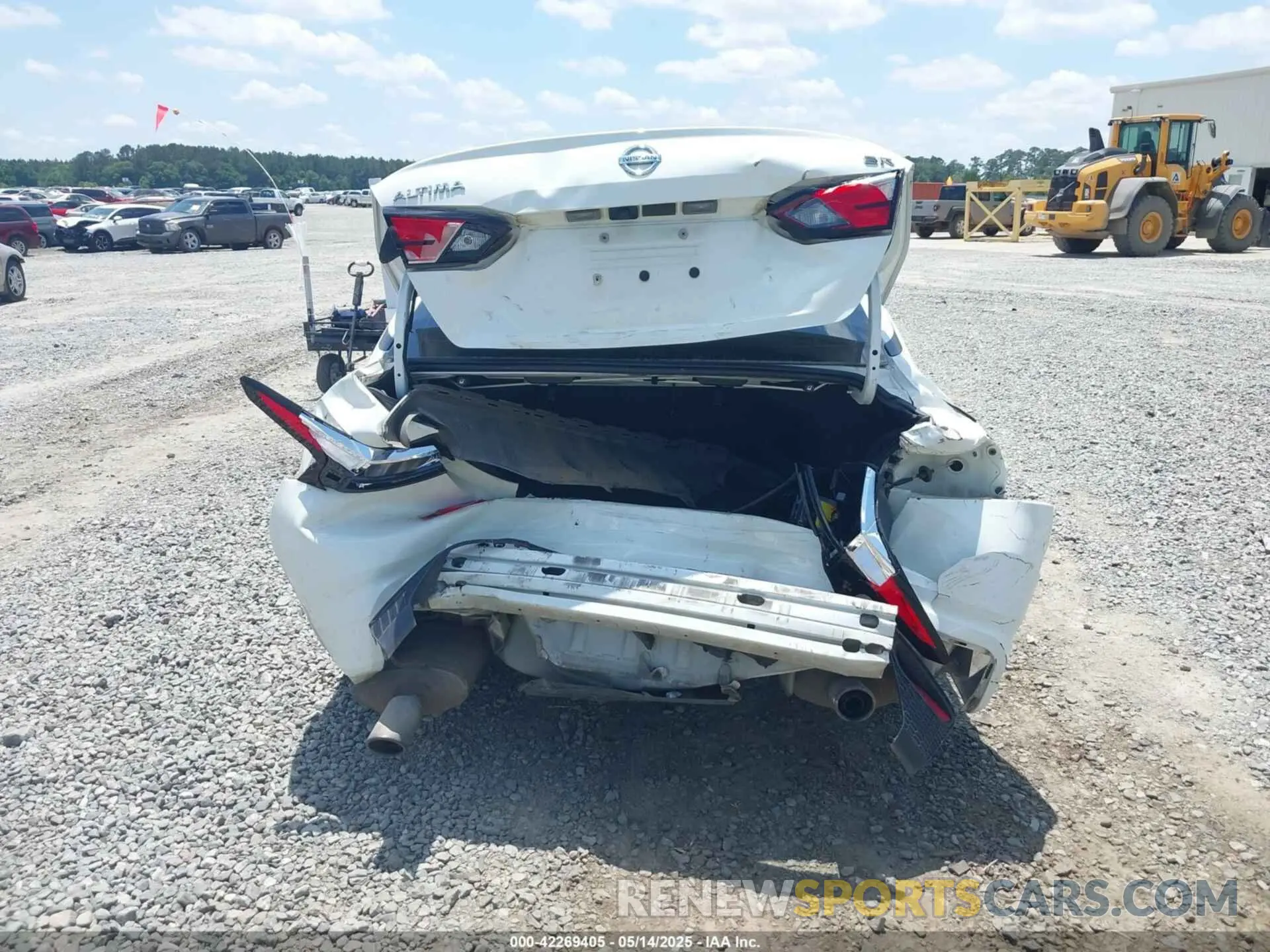 17 Photograph of a damaged car 1N4BL4CV3KC192097 NISSAN ALTIMA 2019