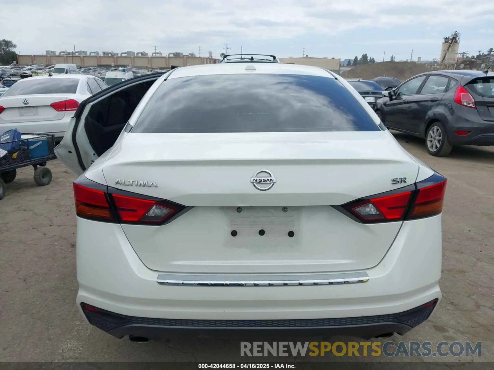 16 Photograph of a damaged car 1N4BL4CV4KC120227 NISSAN ALTIMA 2019