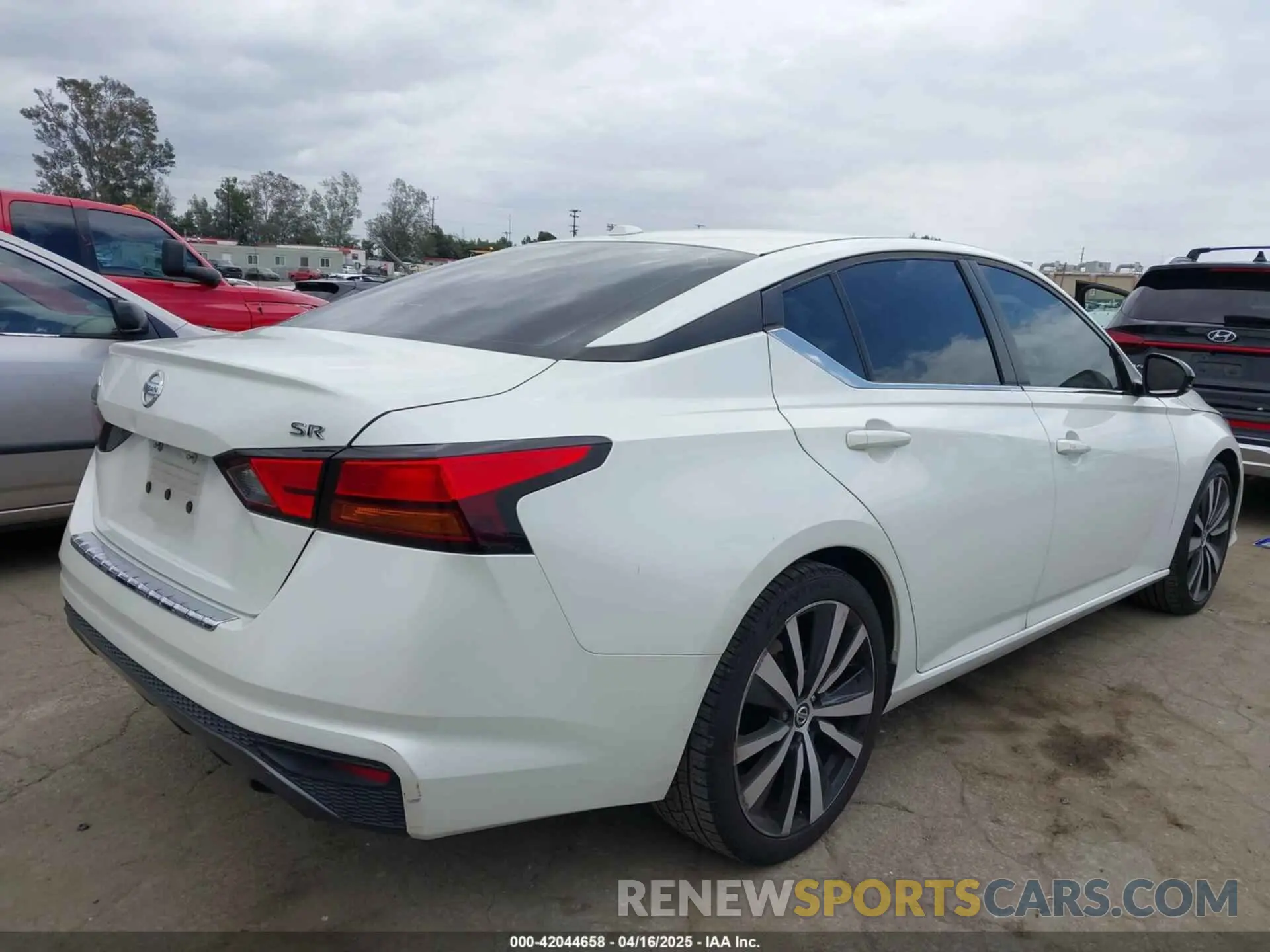 4 Photograph of a damaged car 1N4BL4CV4KC120227 NISSAN ALTIMA 2019