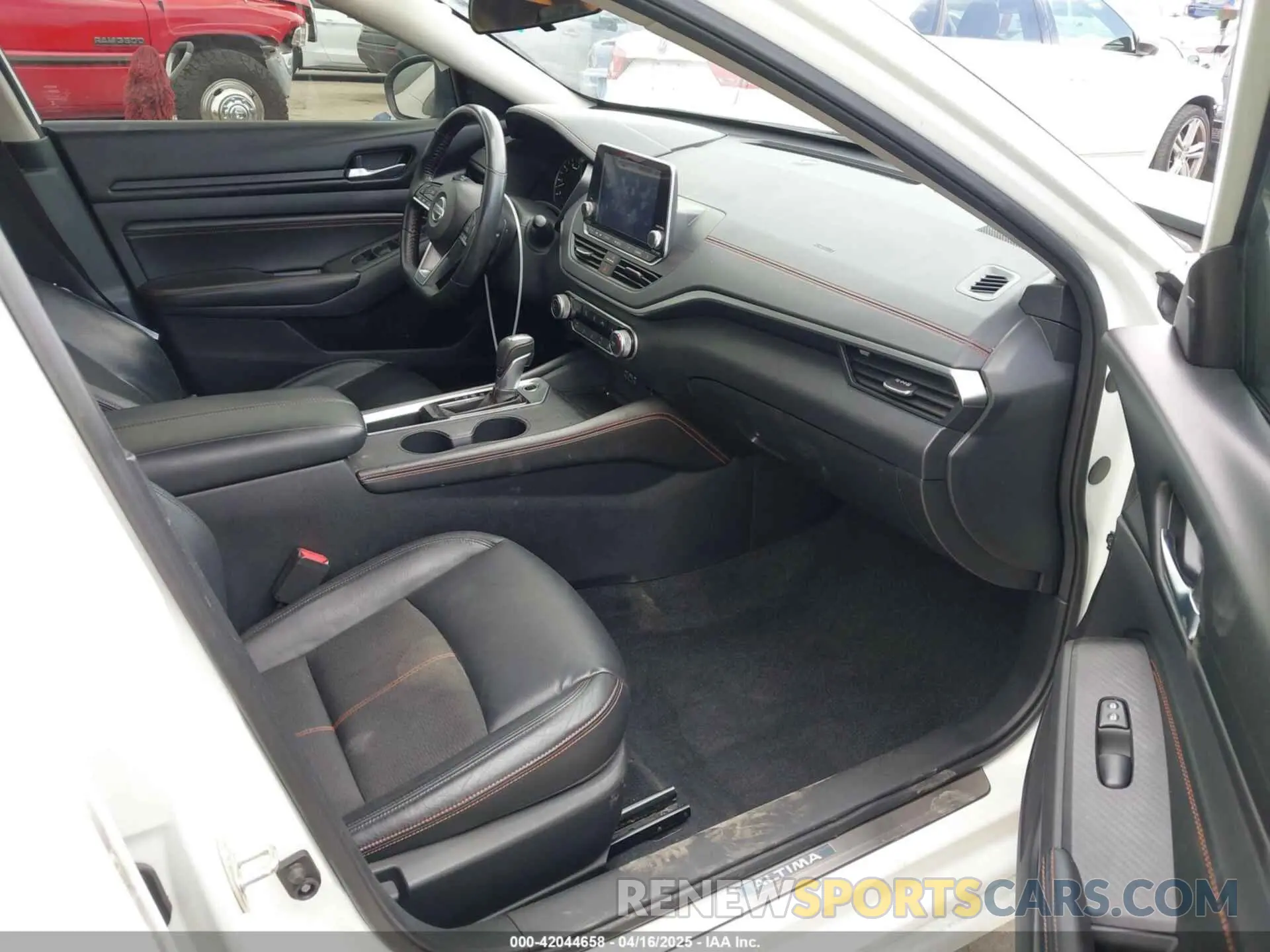 5 Photograph of a damaged car 1N4BL4CV4KC120227 NISSAN ALTIMA 2019