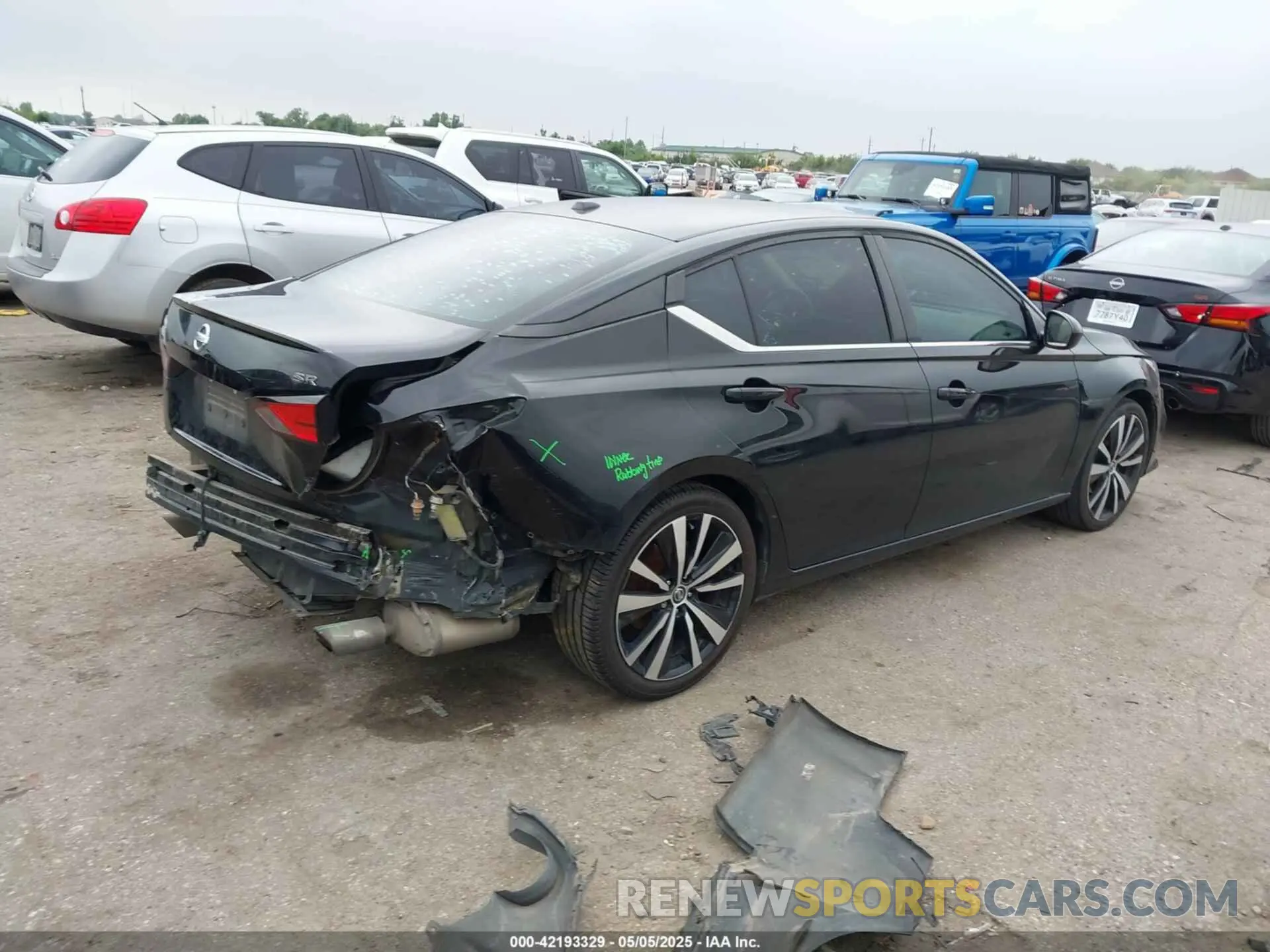 4 Photograph of a damaged car 1N4BL4CV4KN325261 NISSAN ALTIMA 2019