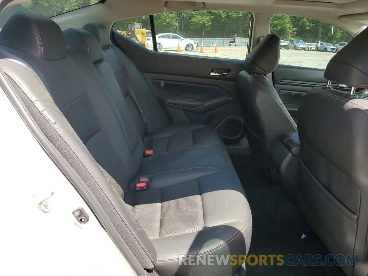 10 Photograph of a damaged car 1N4BL4CV5KC120172 NISSAN ALTIMA 2019