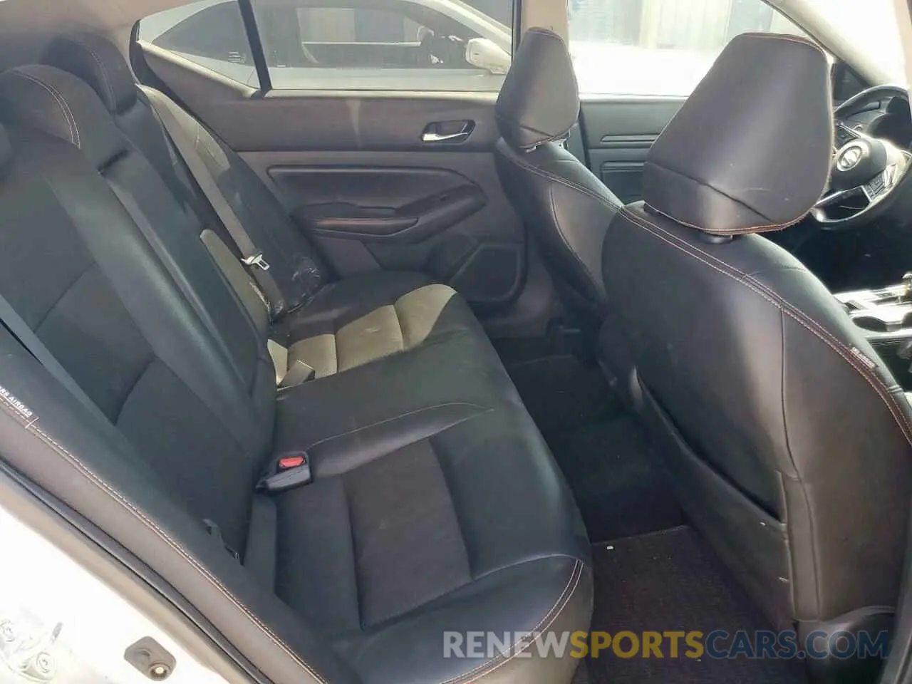 10 Photograph of a damaged car 1N4BL4CV5KC159232 NISSAN ALTIMA 2019