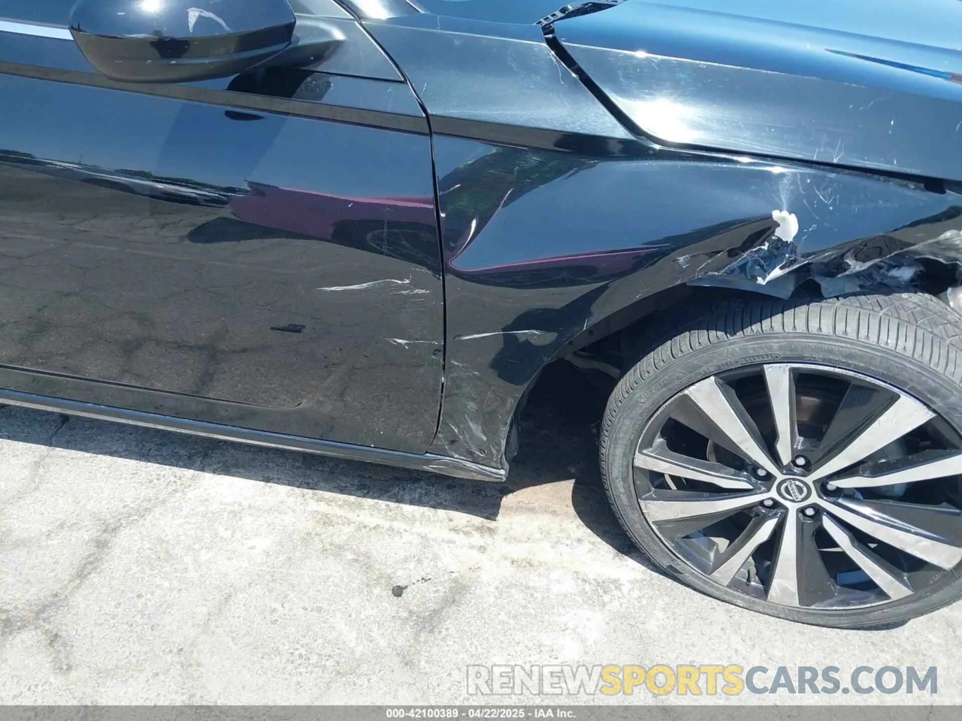18 Photograph of a damaged car 1N4BL4CV5KC161854 NISSAN ALTIMA 2019