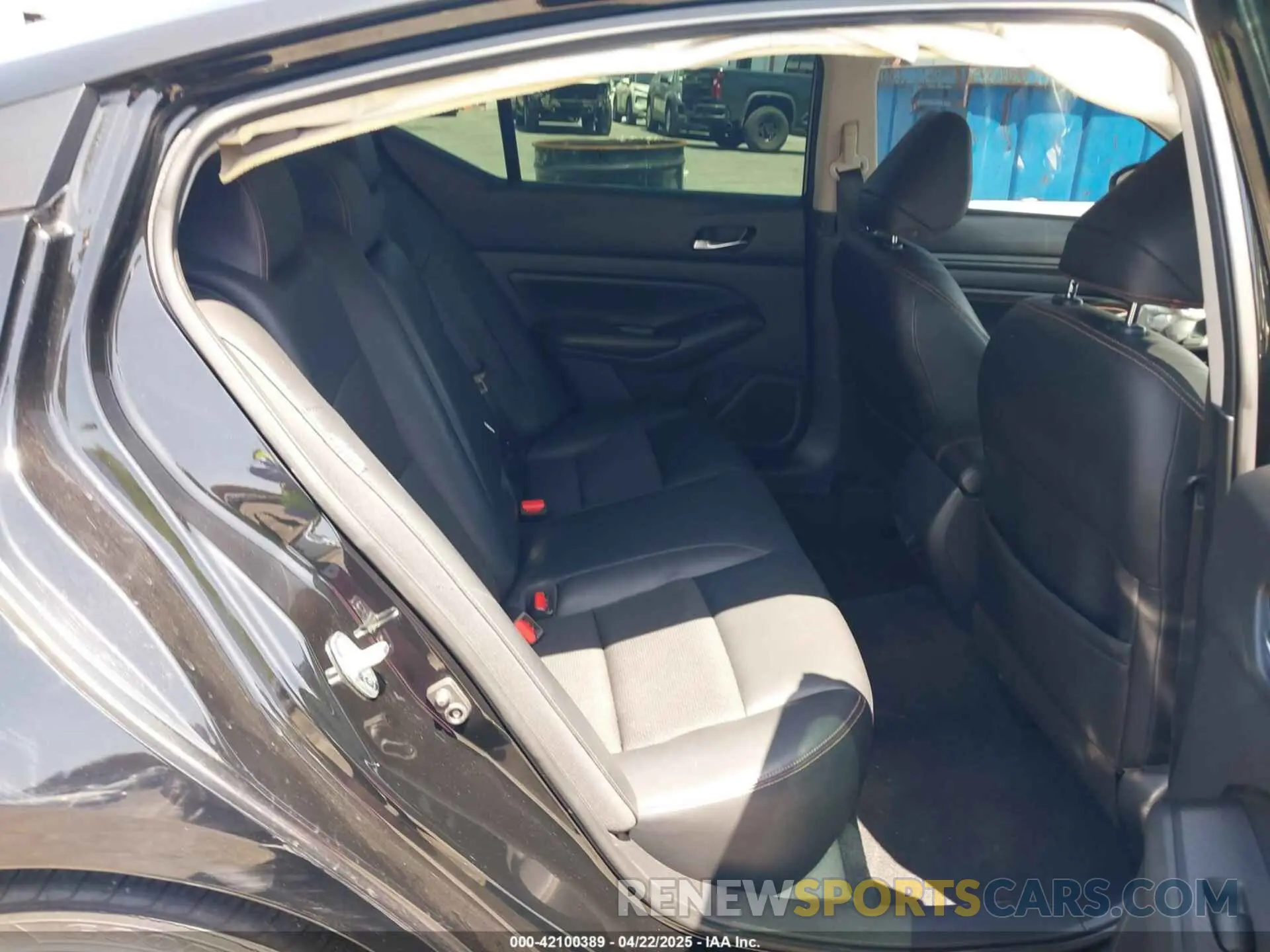 8 Photograph of a damaged car 1N4BL4CV5KC161854 NISSAN ALTIMA 2019
