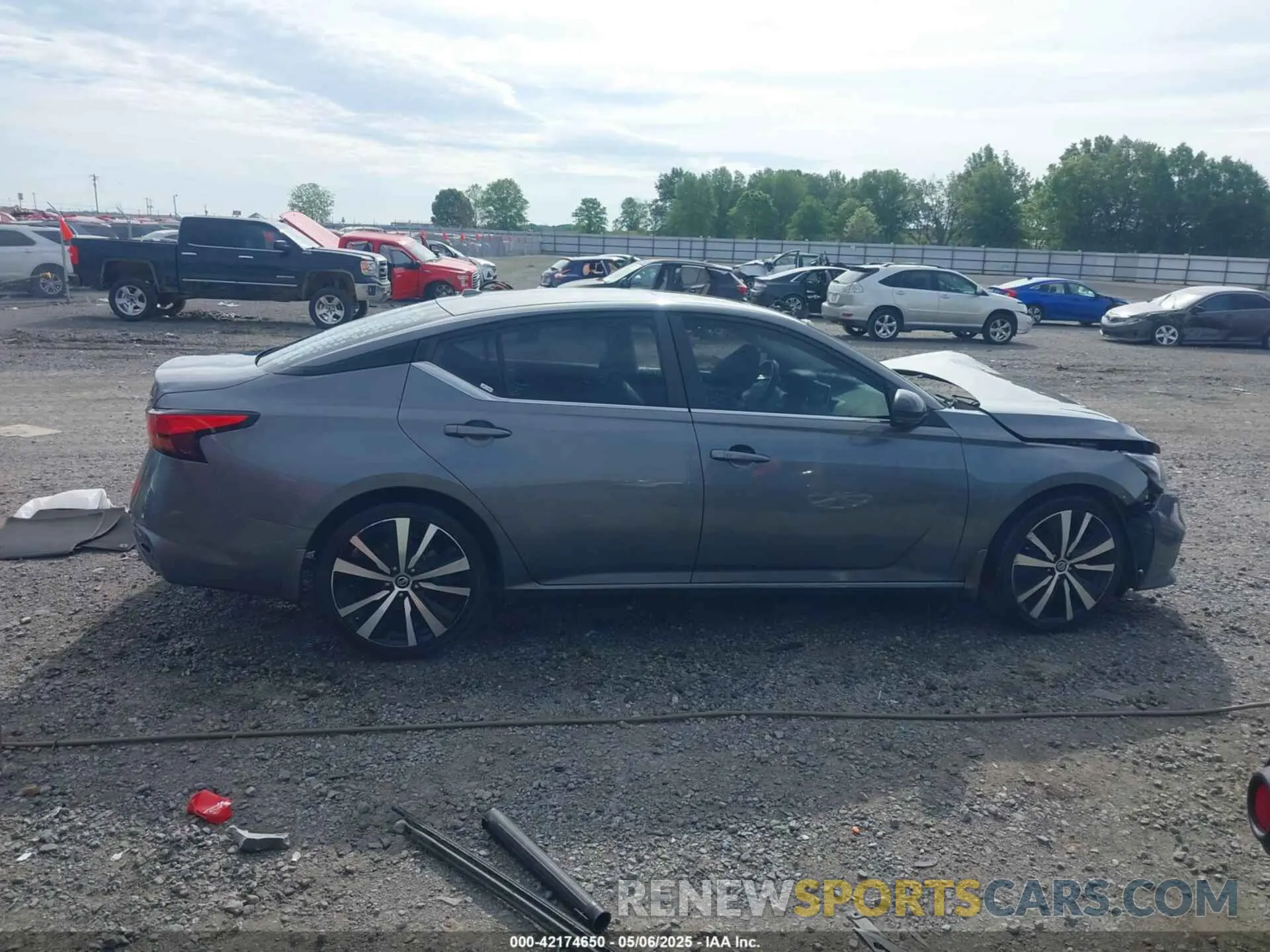 14 Photograph of a damaged car 1N4BL4CV5KC240876 NISSAN ALTIMA 2019
