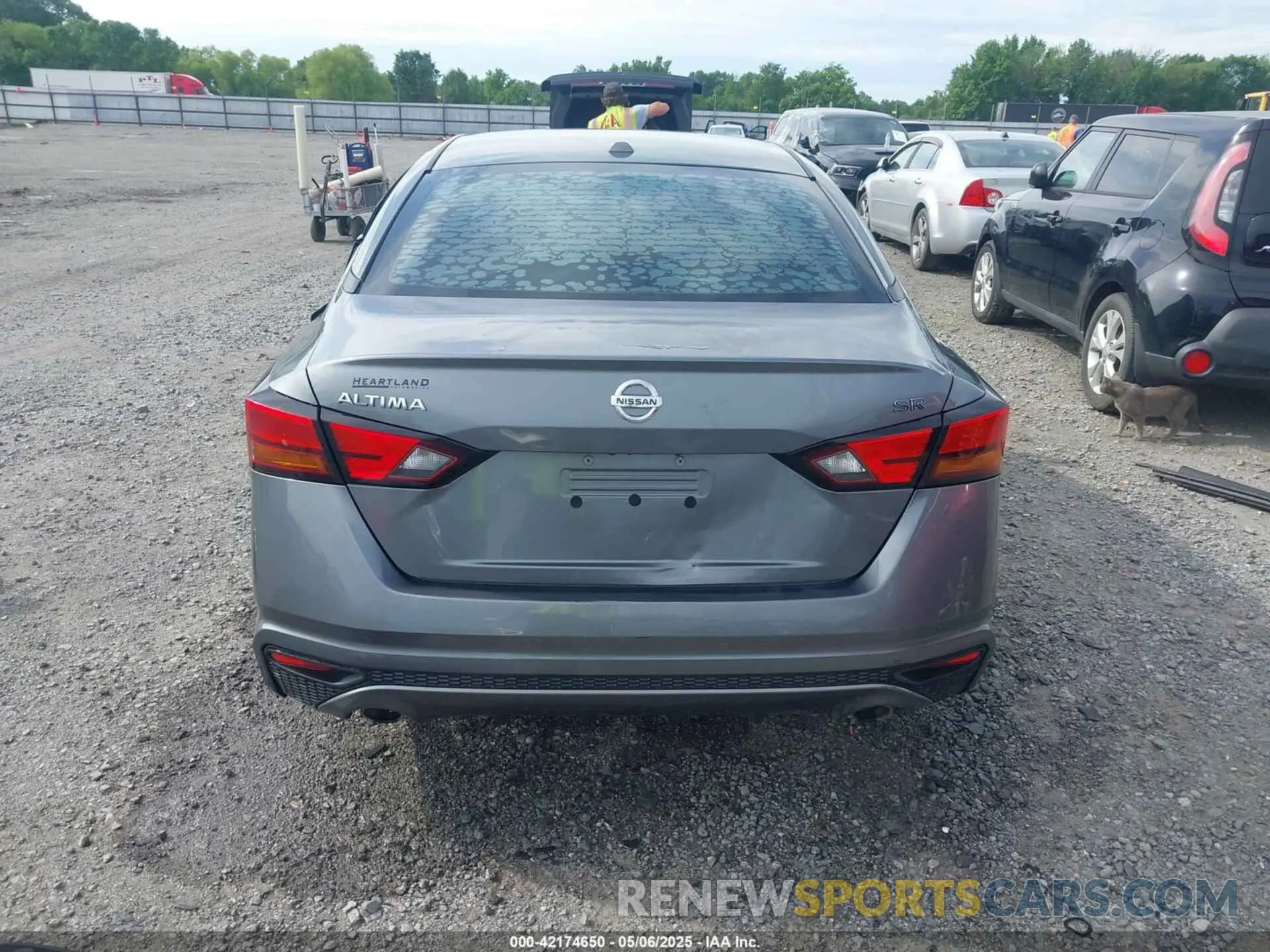 17 Photograph of a damaged car 1N4BL4CV5KC240876 NISSAN ALTIMA 2019