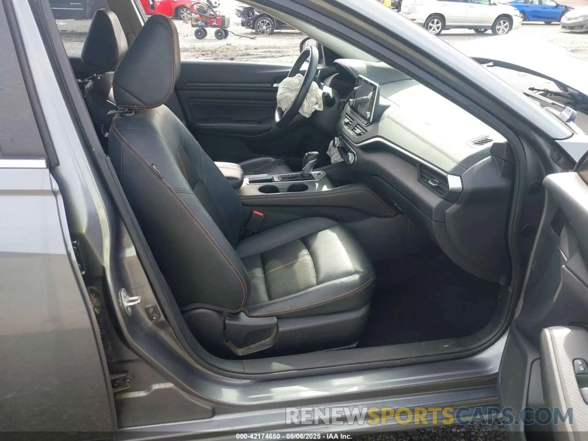 5 Photograph of a damaged car 1N4BL4CV5KC240876 NISSAN ALTIMA 2019