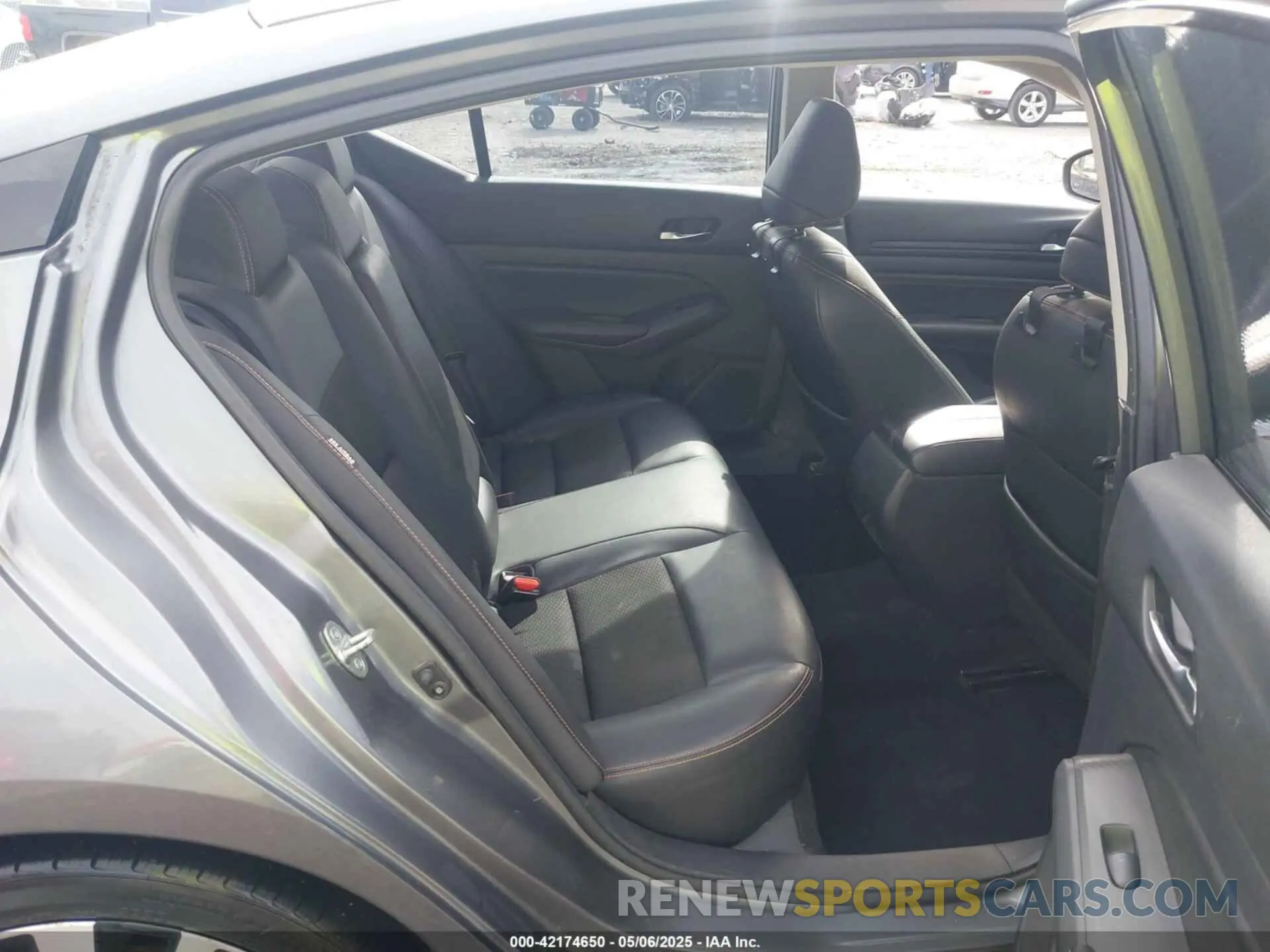 8 Photograph of a damaged car 1N4BL4CV5KC240876 NISSAN ALTIMA 2019