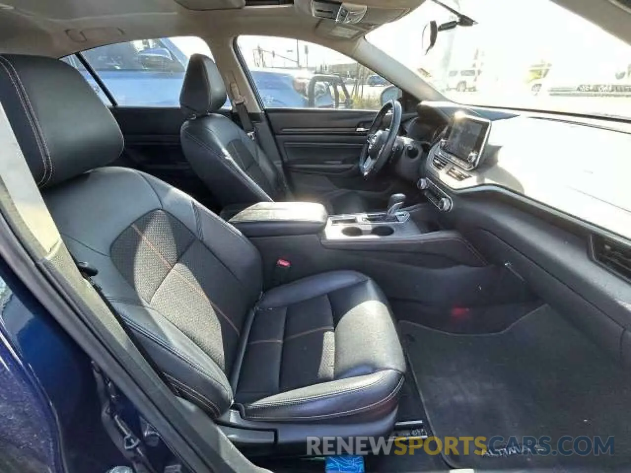 5 Photograph of a damaged car 1N4BL4CV5KN316035 NISSAN ALTIMA 2019