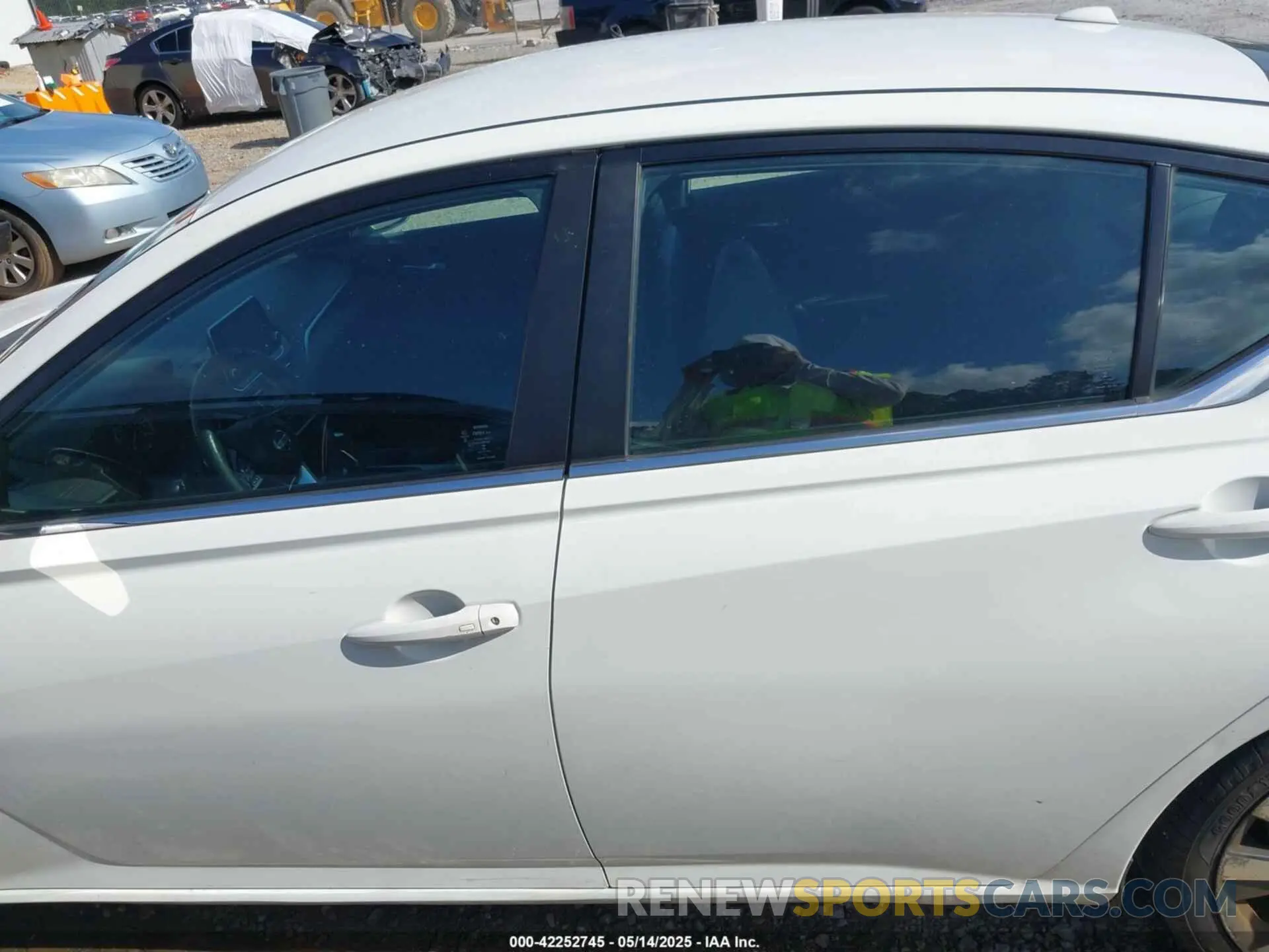 14 Photograph of a damaged car 1N4BL4CV6KC109181 NISSAN ALTIMA 2019