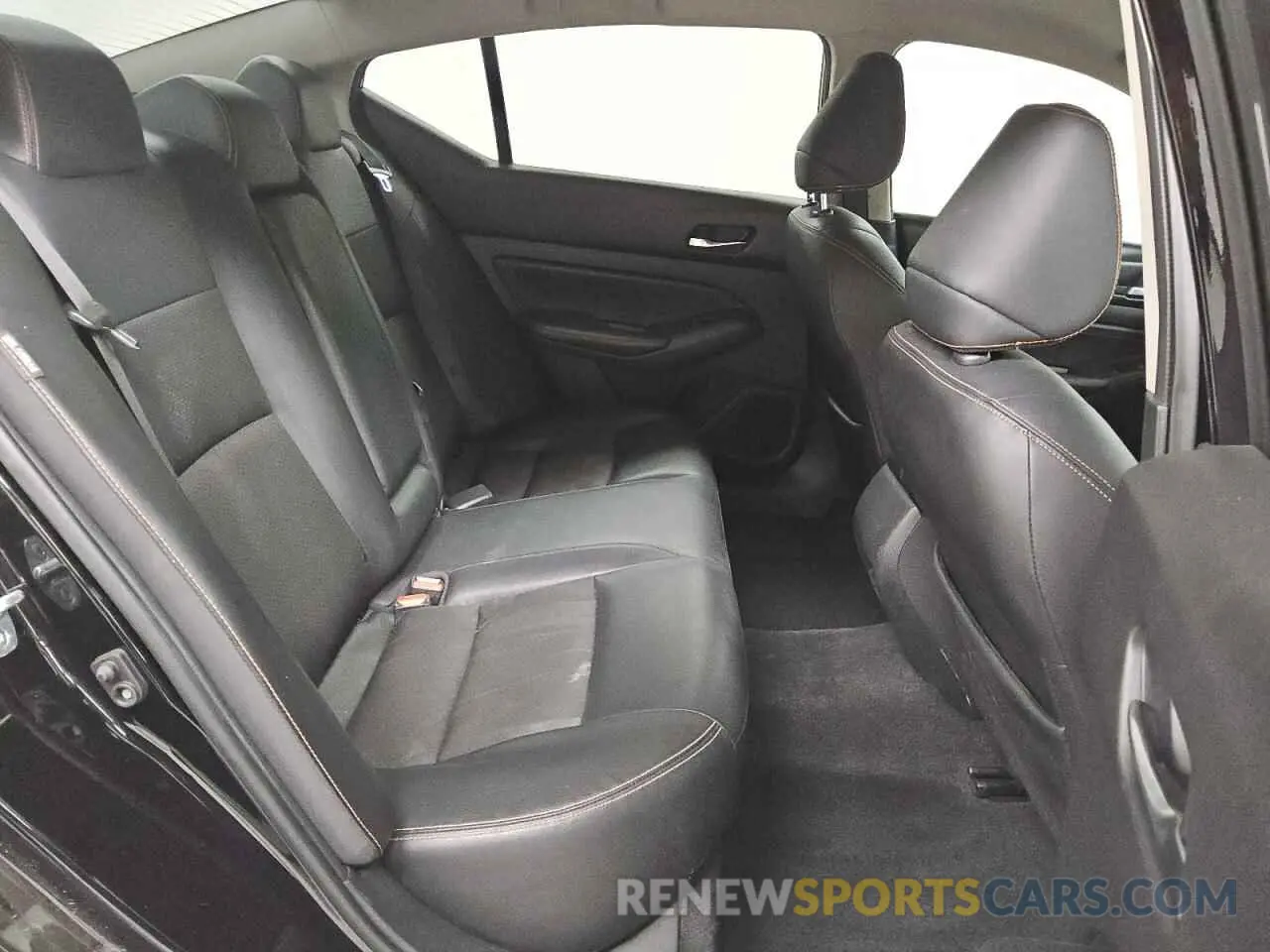 10 Photograph of a damaged car 1N4BL4CV6KC189386 NISSAN ALTIMA 2019