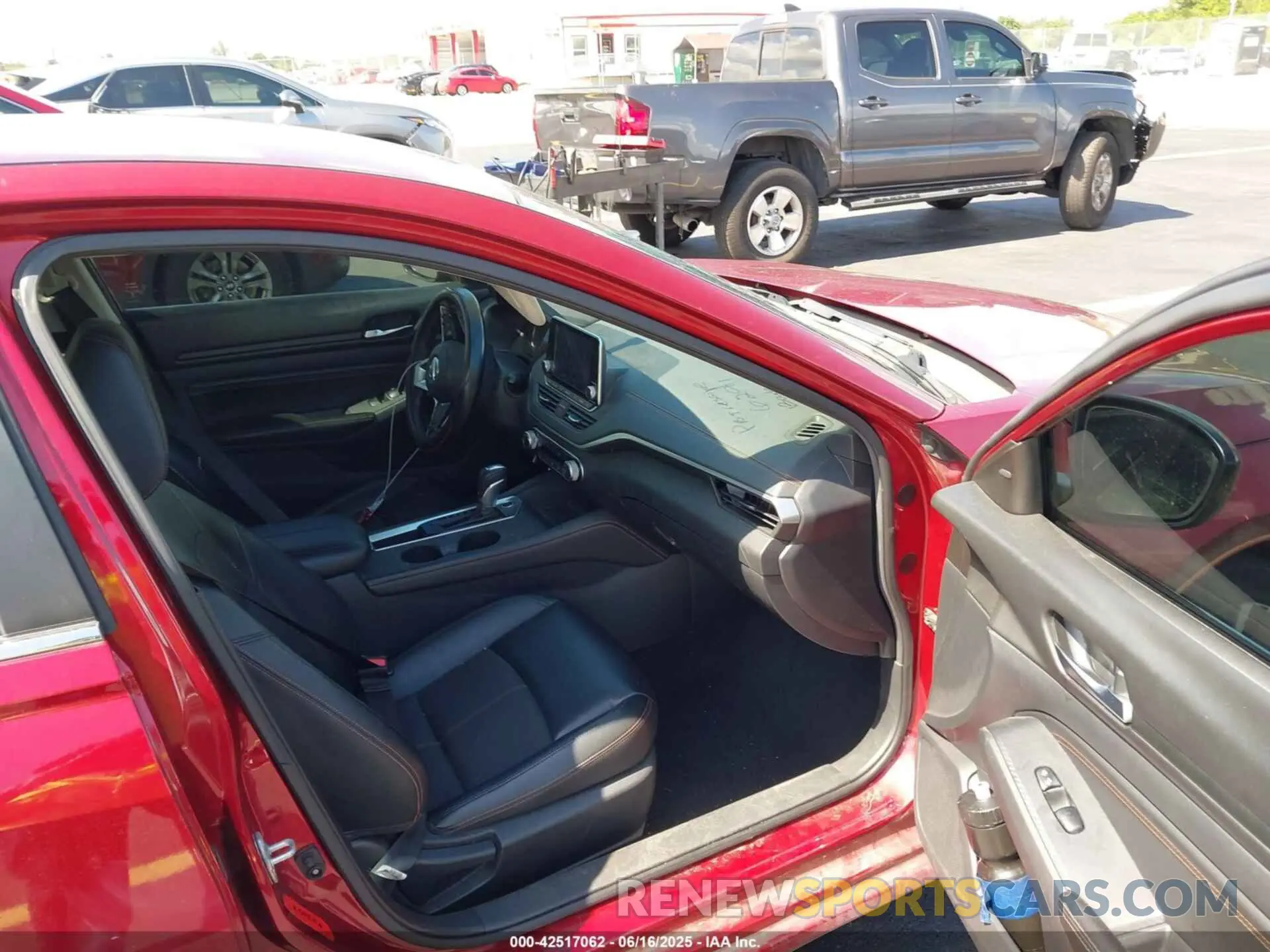 5 Photograph of a damaged car 1N4BL4CV7KC204235 NISSAN ALTIMA 2019