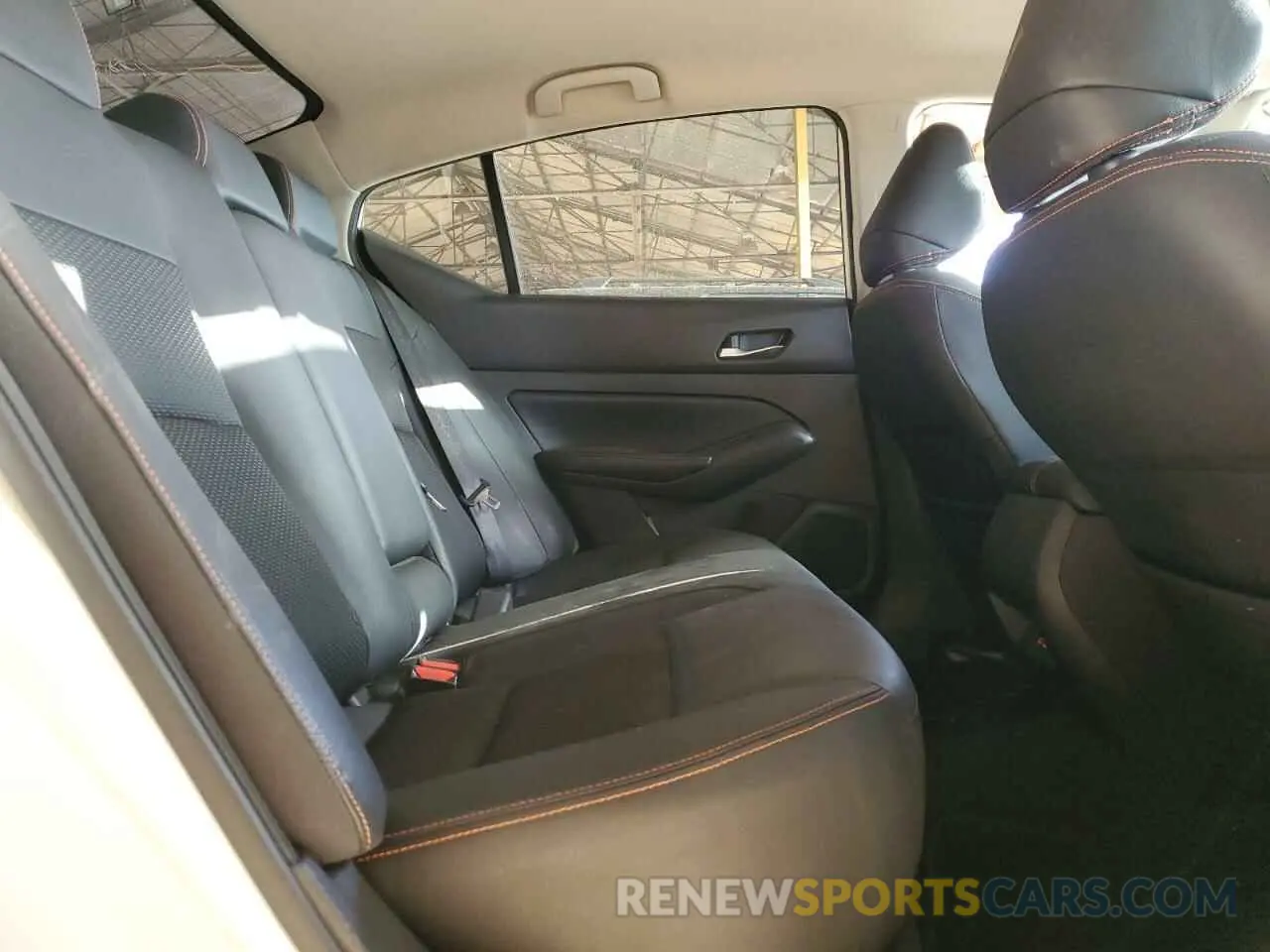 10 Фотография поврежденного автомобиля 1N4BL4CV8KC102104 NISSAN ALTIMA 2019