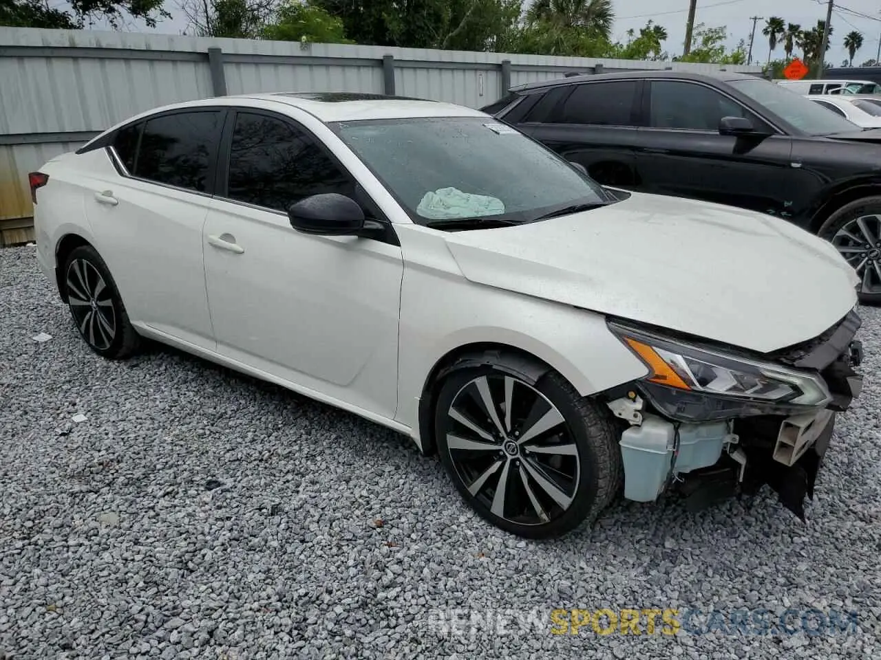 4 Photograph of a damaged car 1N4BL4CV8KC116116 NISSAN ALTIMA 2019