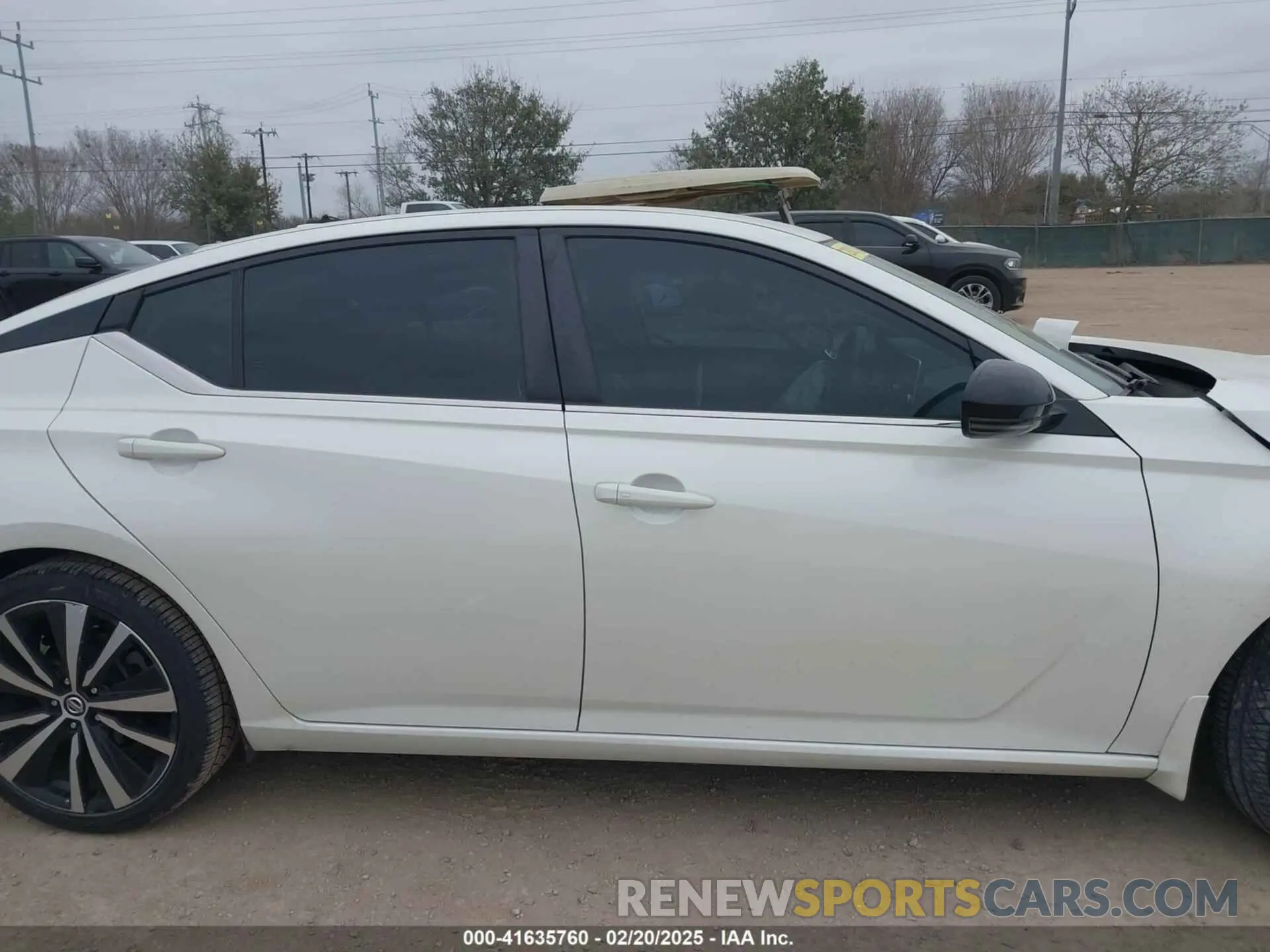 14 Photograph of a damaged car 1N4BL4CV8KC135636 NISSAN ALTIMA 2019