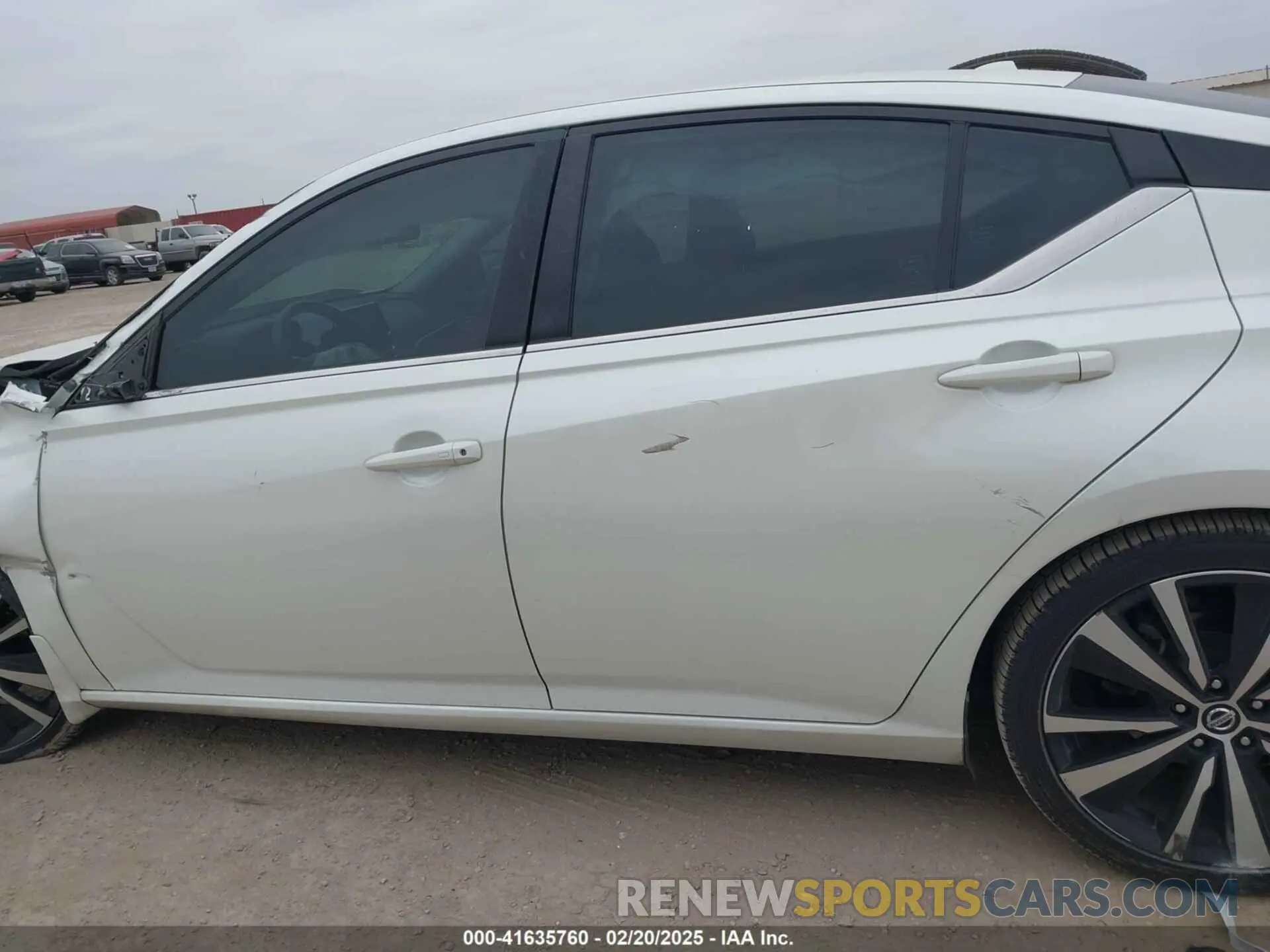 15 Photograph of a damaged car 1N4BL4CV8KC135636 NISSAN ALTIMA 2019
