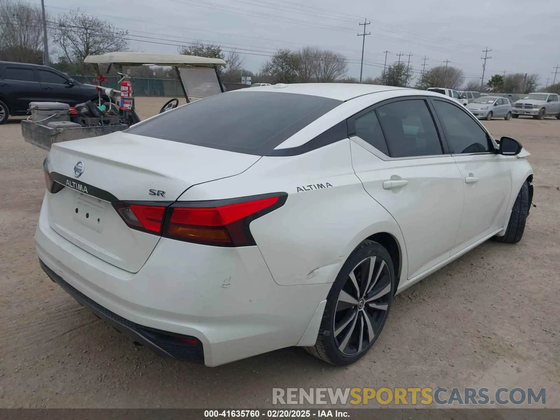 4 Photograph of a damaged car 1N4BL4CV8KC135636 NISSAN ALTIMA 2019