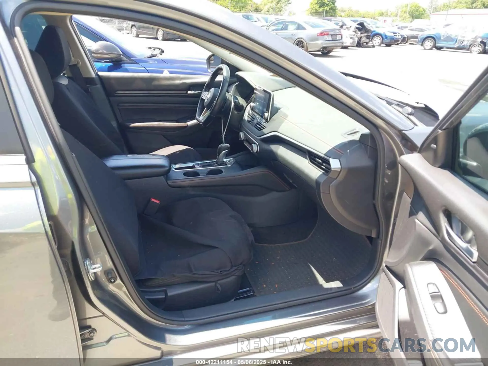 5 Photograph of a damaged car 1N4BL4CV8KC184092 NISSAN ALTIMA 2019