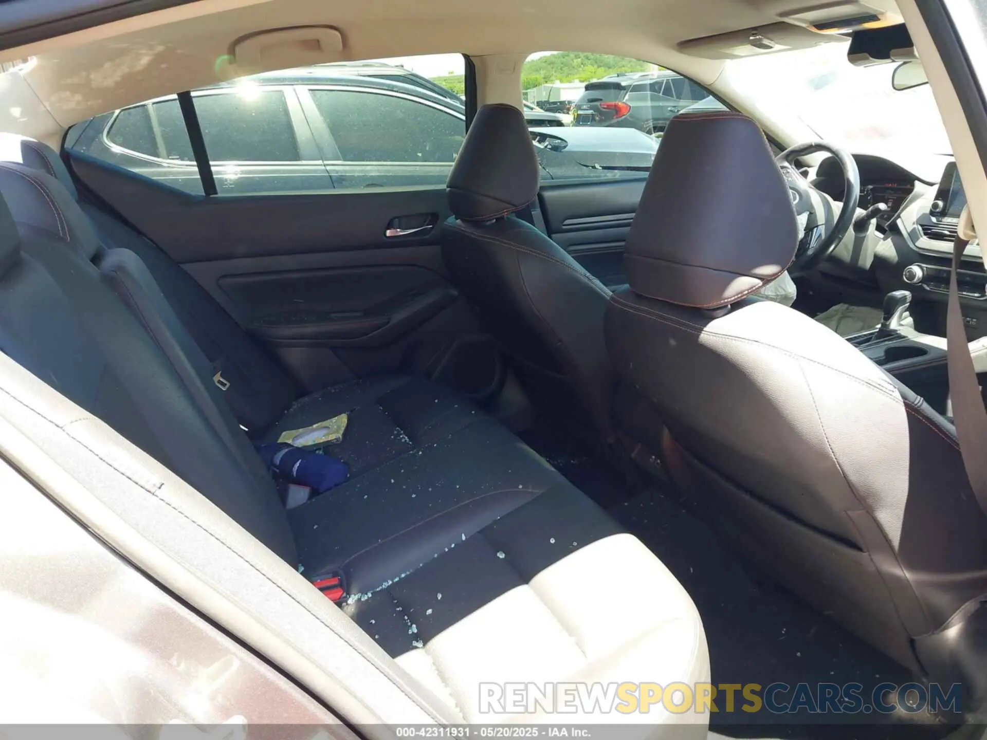 8 Фотография поврежденного автомобиля 1N4BL4CV8KC185579 NISSAN ALTIMA 2019