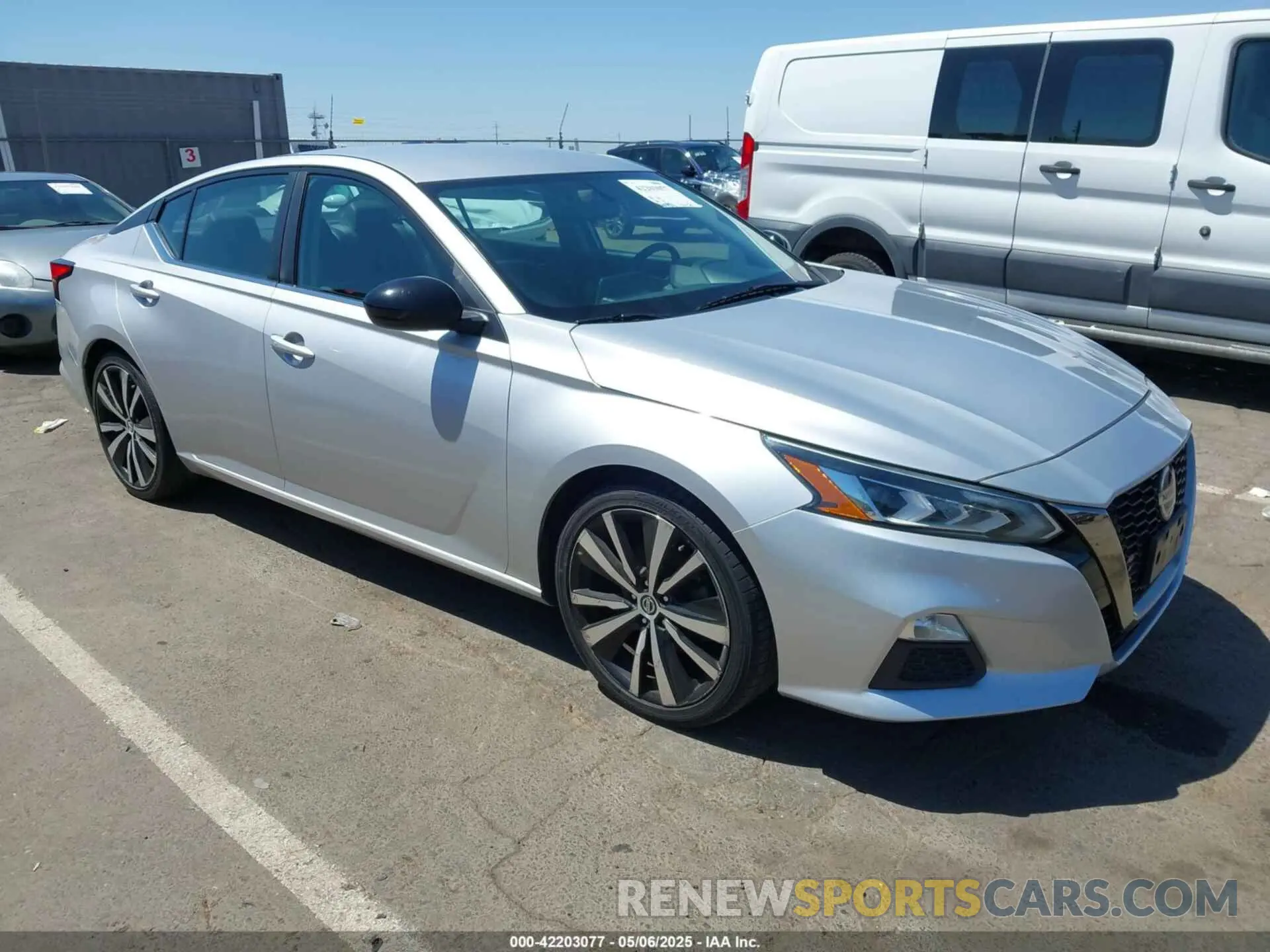 1 Photograph of a damaged car 1N4BL4CV8KC199739 NISSAN ALTIMA 2019